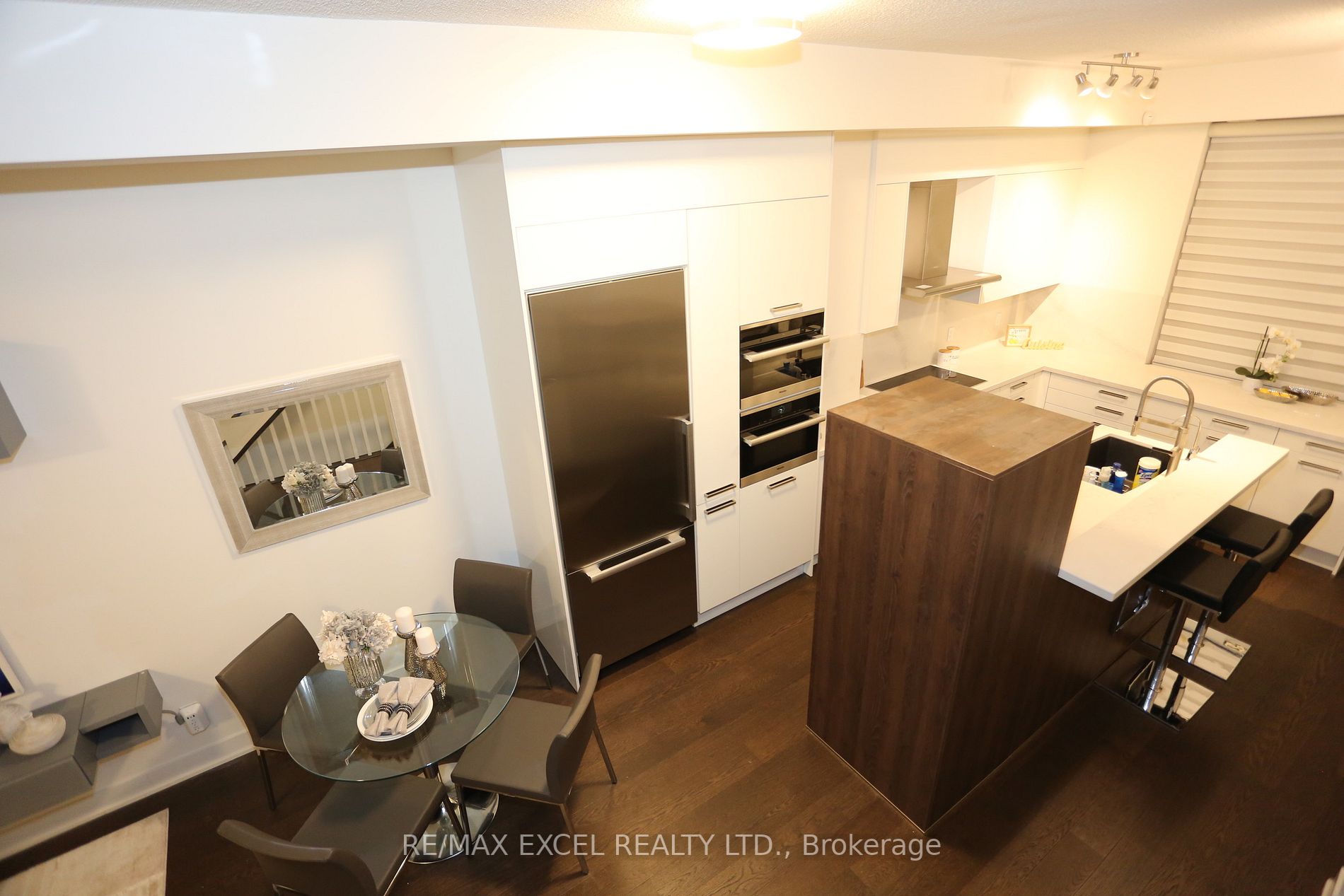 88 Sheppard Ave E Th12 Property Photo 6