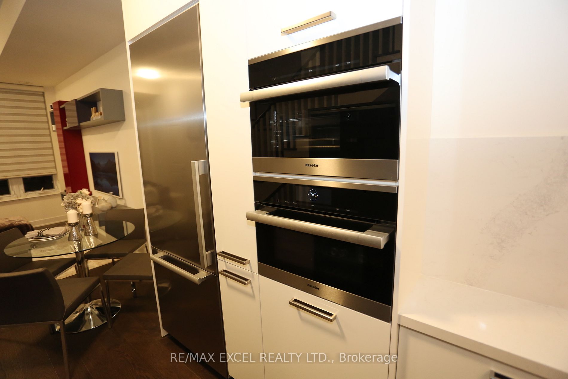 88 Sheppard Ave E Th12 Property Photo 9
