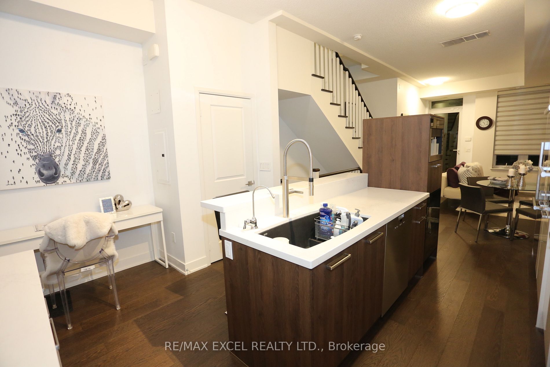 88 Sheppard Ave E Th12 Property Photo 10