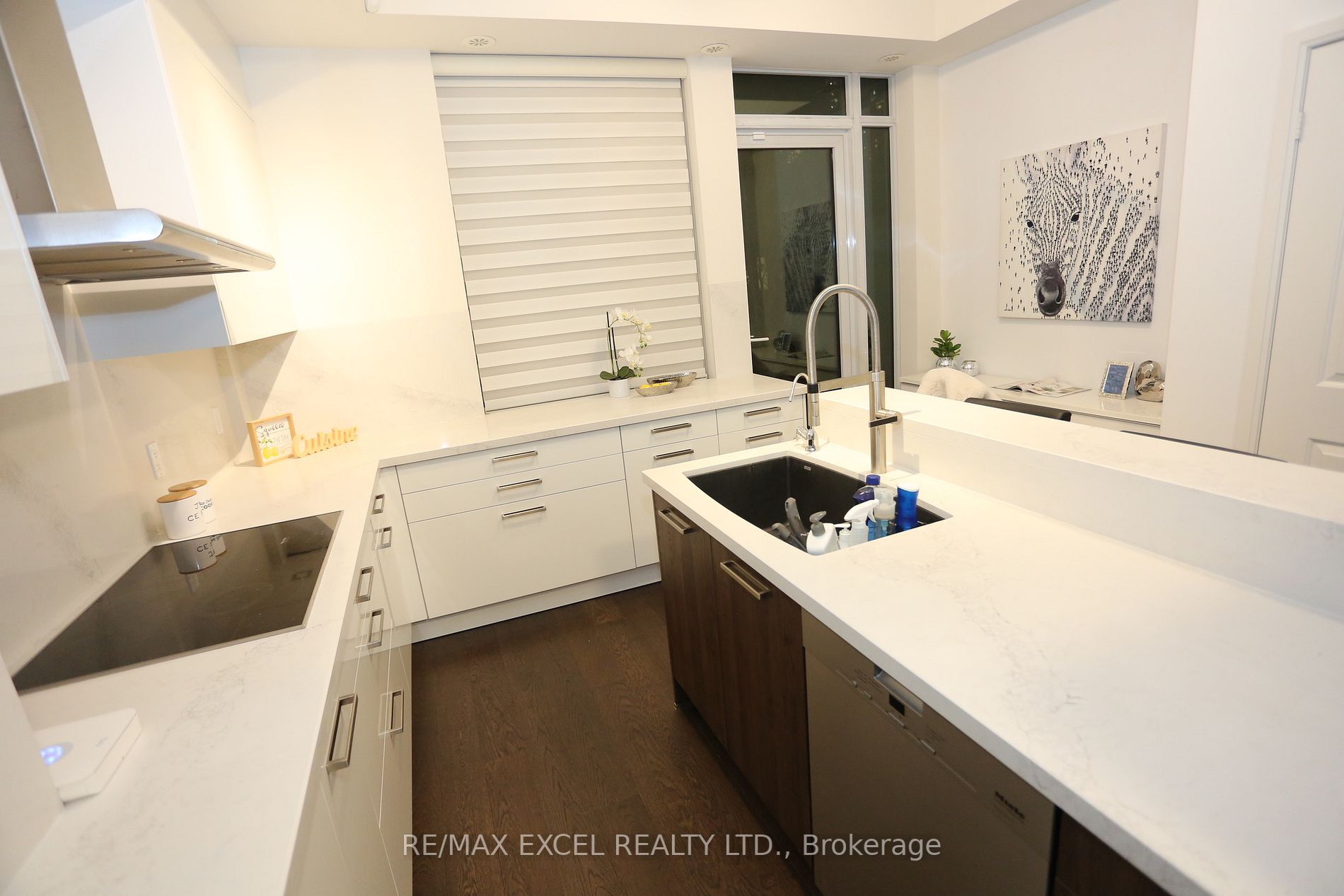 88 Sheppard Ave E Th12 Property Photo 11