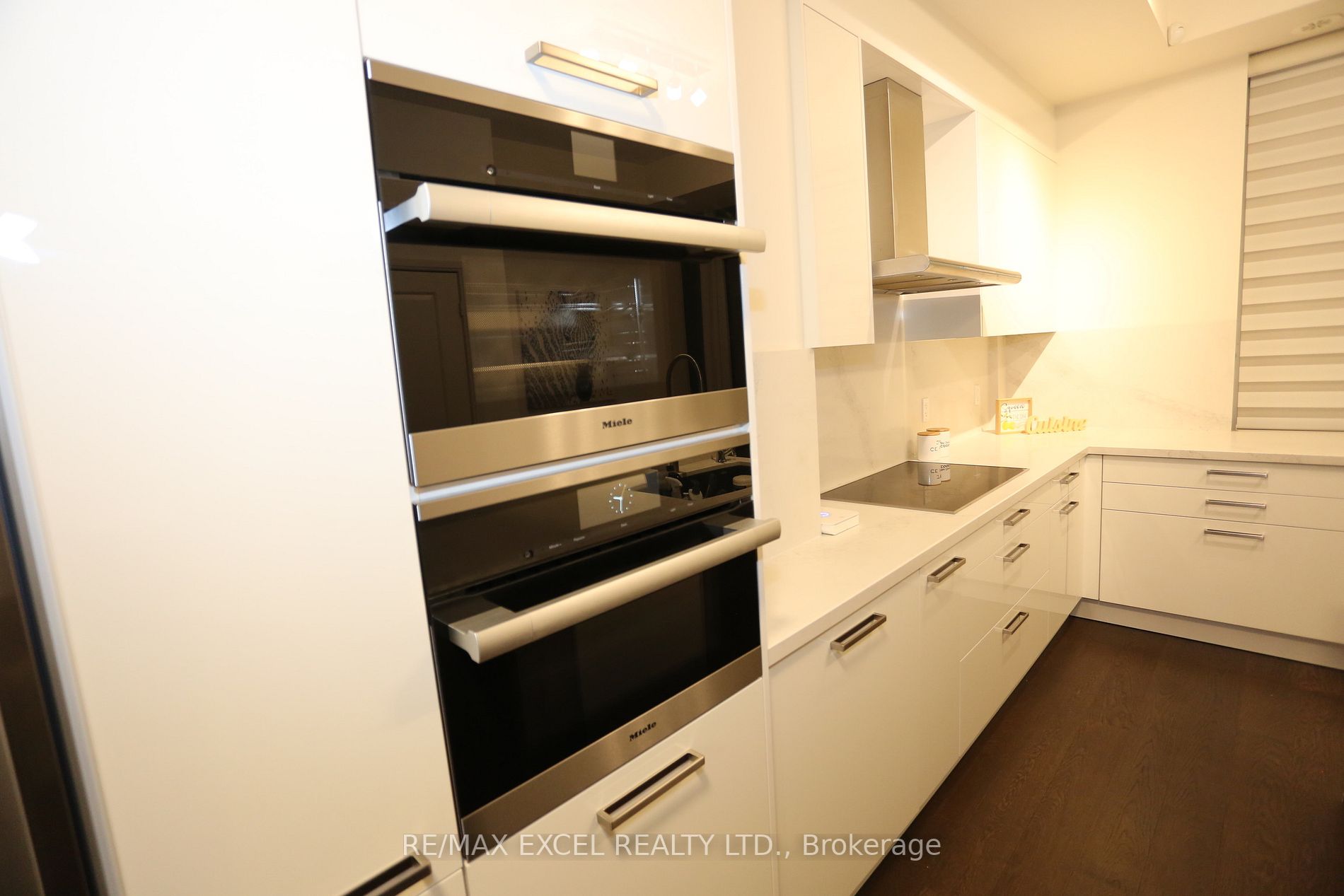 88 Sheppard Ave E Th12 Property Photo 13
