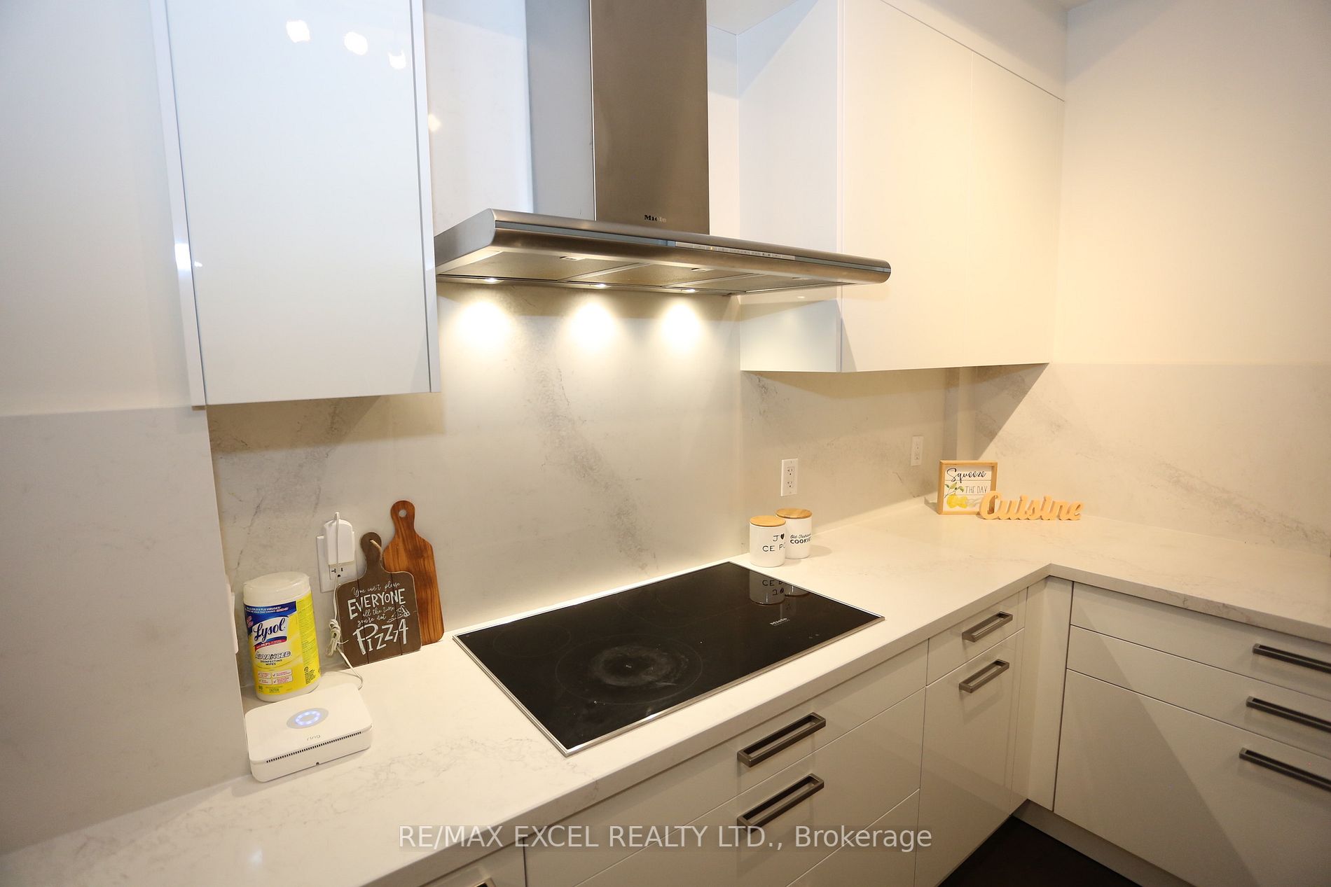 88 Sheppard Ave E Th12 Property Photo 14