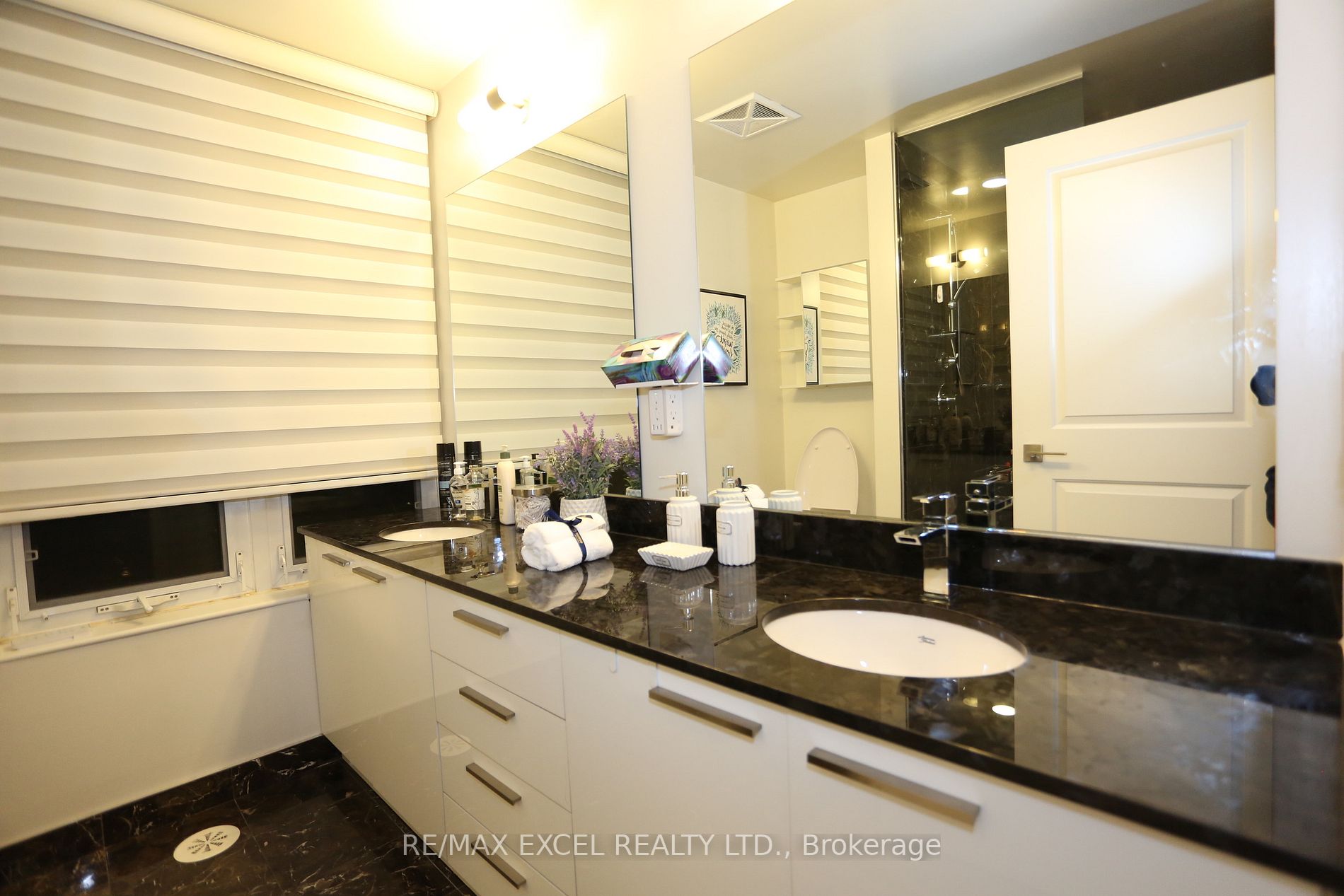 88 Sheppard Ave E Th12 Property Photo 18