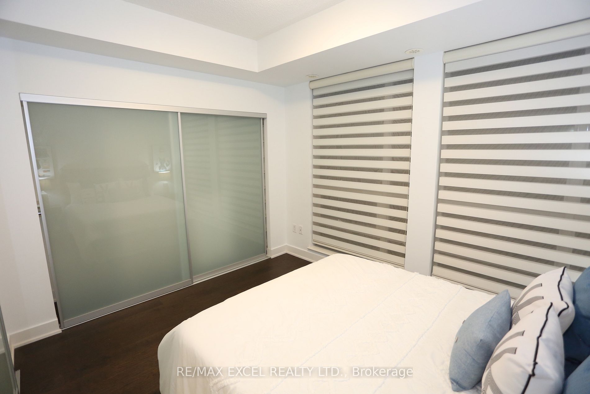 88 Sheppard Ave E Th12 Property Photo 24