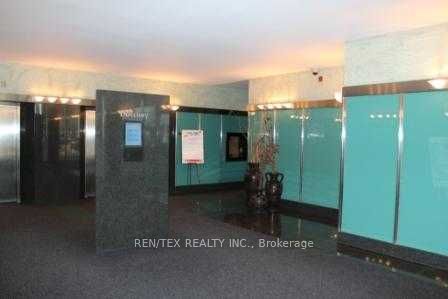 250 Consumers Road 800 Property Photo 2