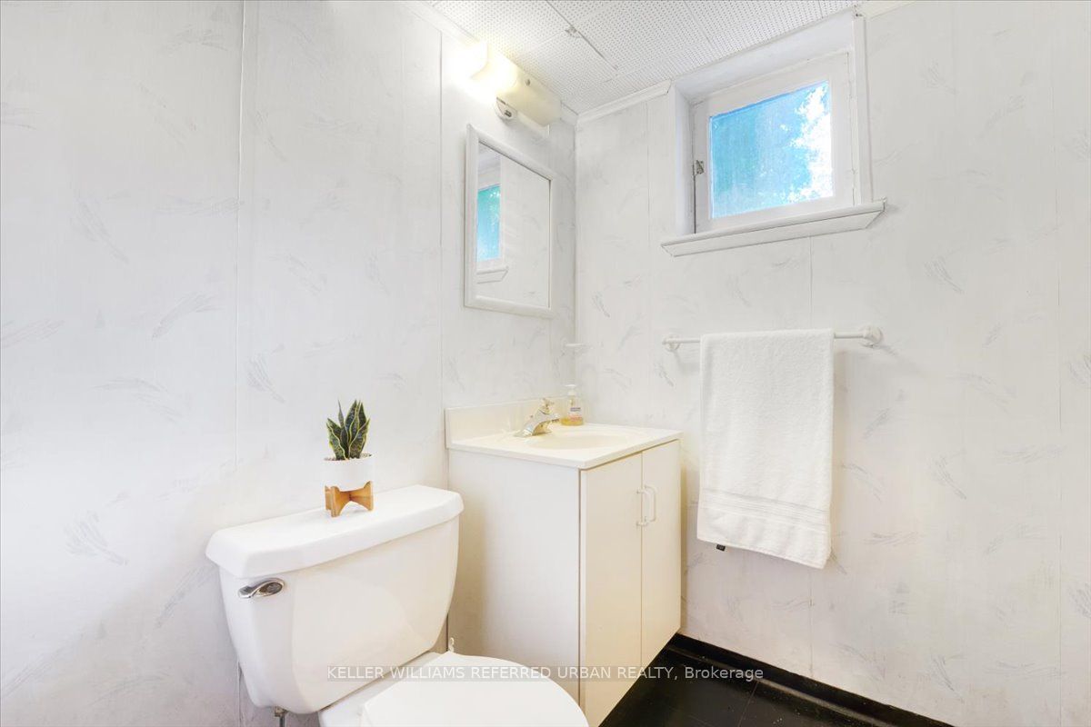 331 Burnett Ave Property Photo 21