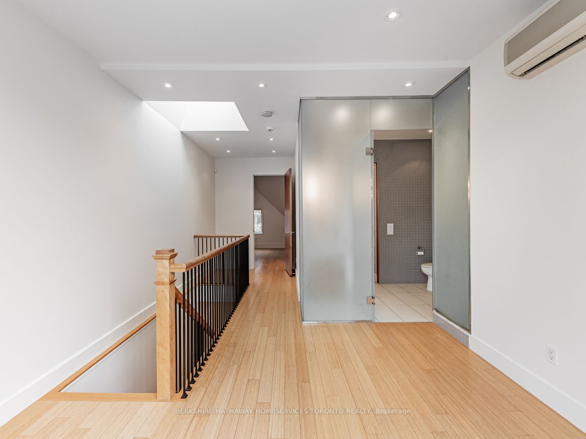 27 Macpherson Ave Property Photo 12