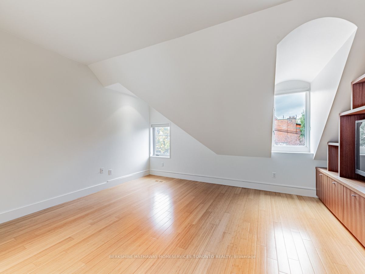 27 Macpherson Ave Property Photo 15