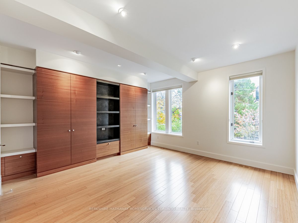 27 Macpherson Ave Property Photo 17