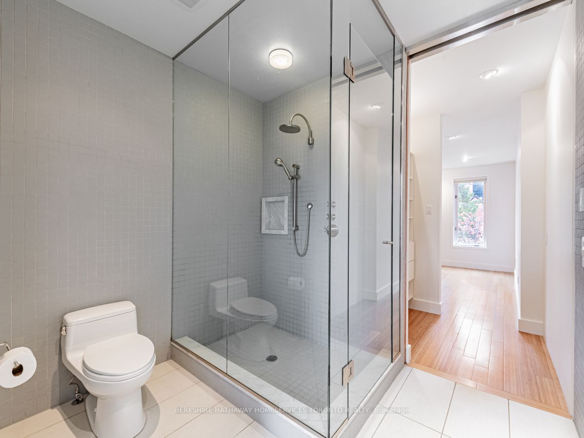 27 Macpherson Ave Property Photo 20