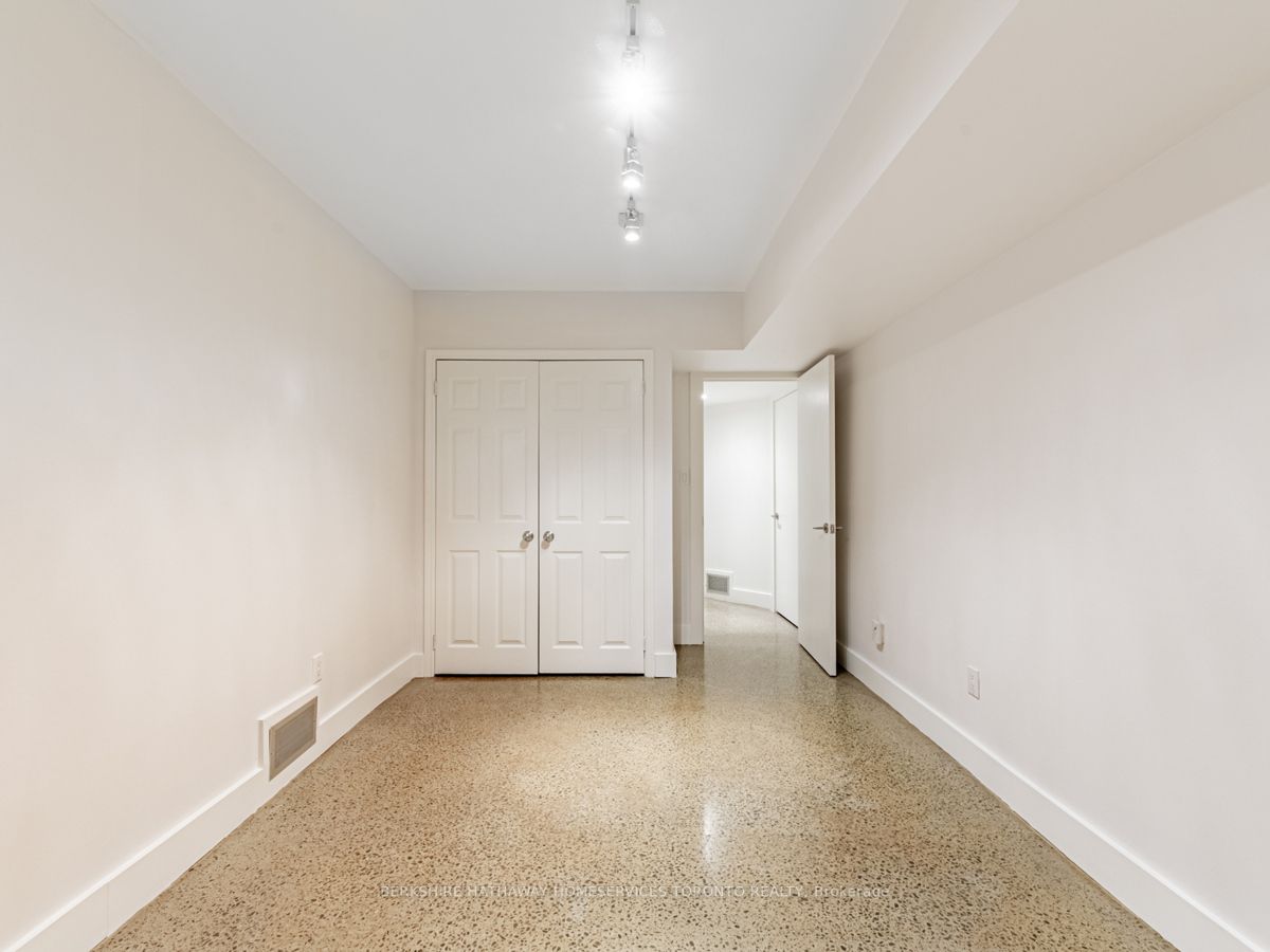 27 Macpherson Ave Property Photo 26