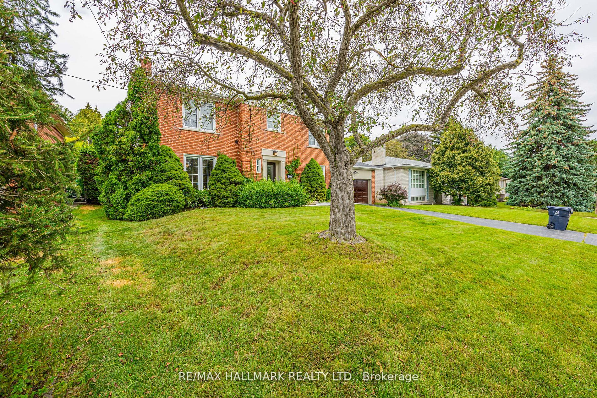 16 Paultiel Dr W Property Photo 2
