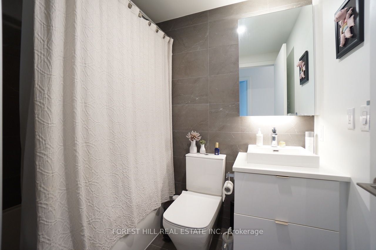21 Lawren Harris Sq 04 Property Photo 4