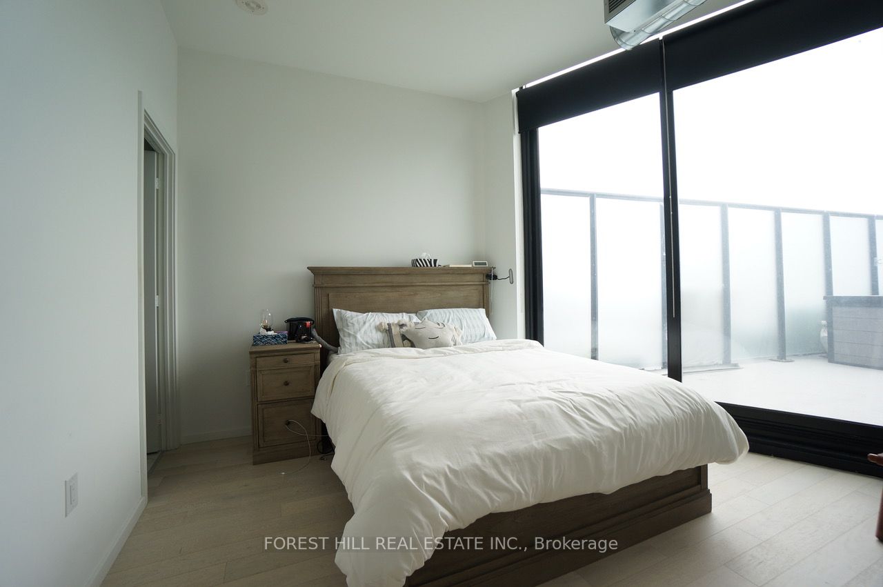 21 Lawren Harris Sq 04 Property Photo 6