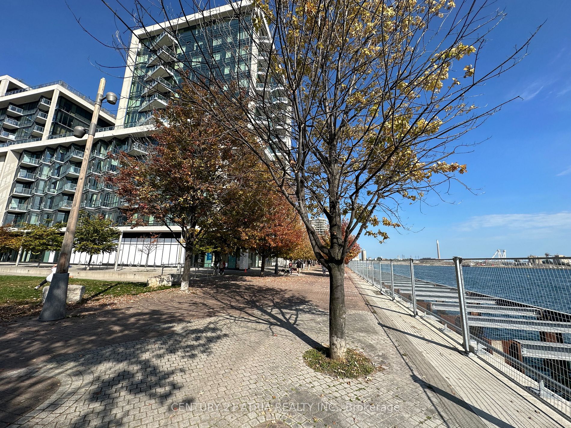 15 Merchants' Wharf 10 Property Photo 2