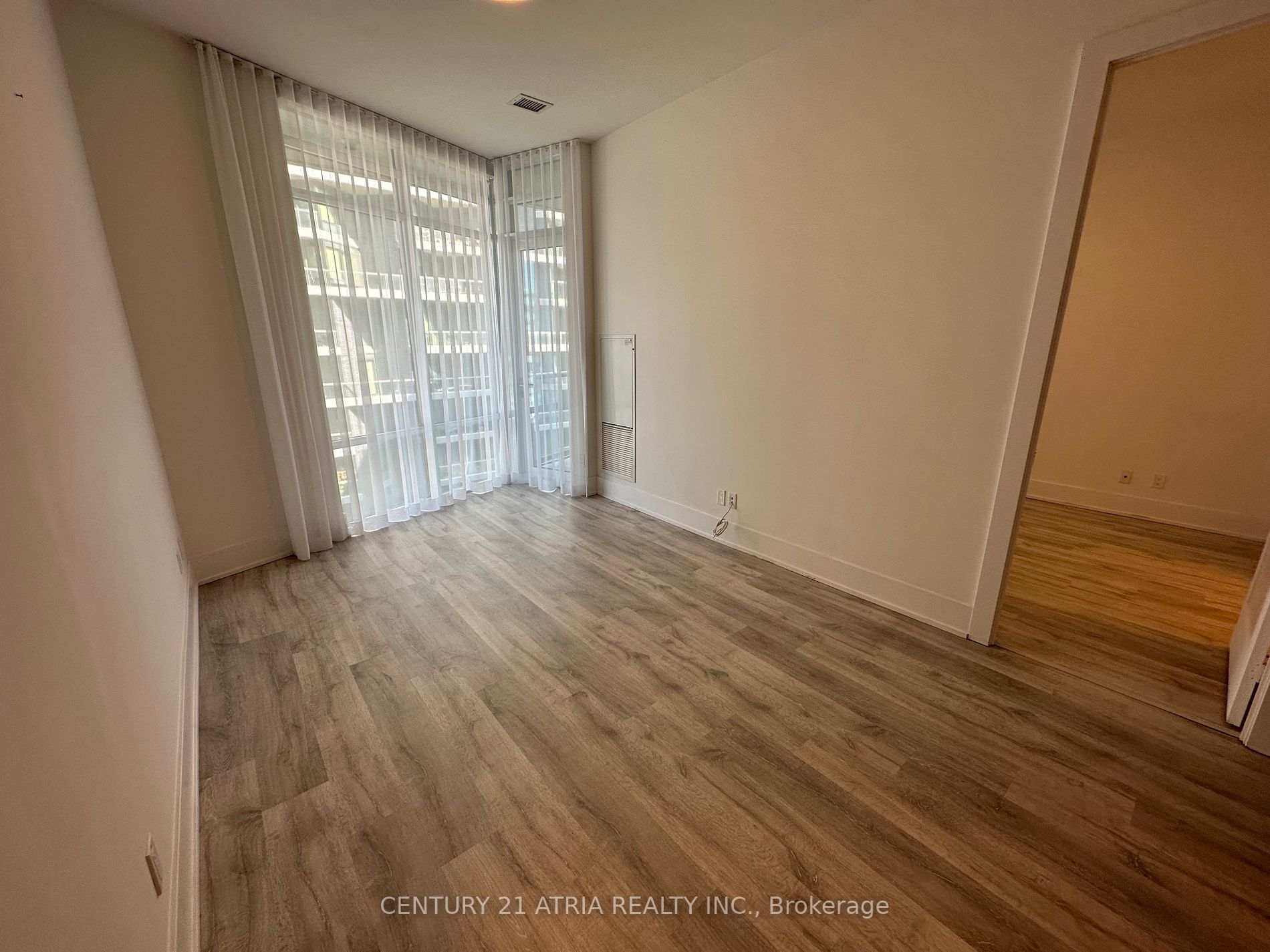 15 Merchants' Wharf 10 Property Photo 8