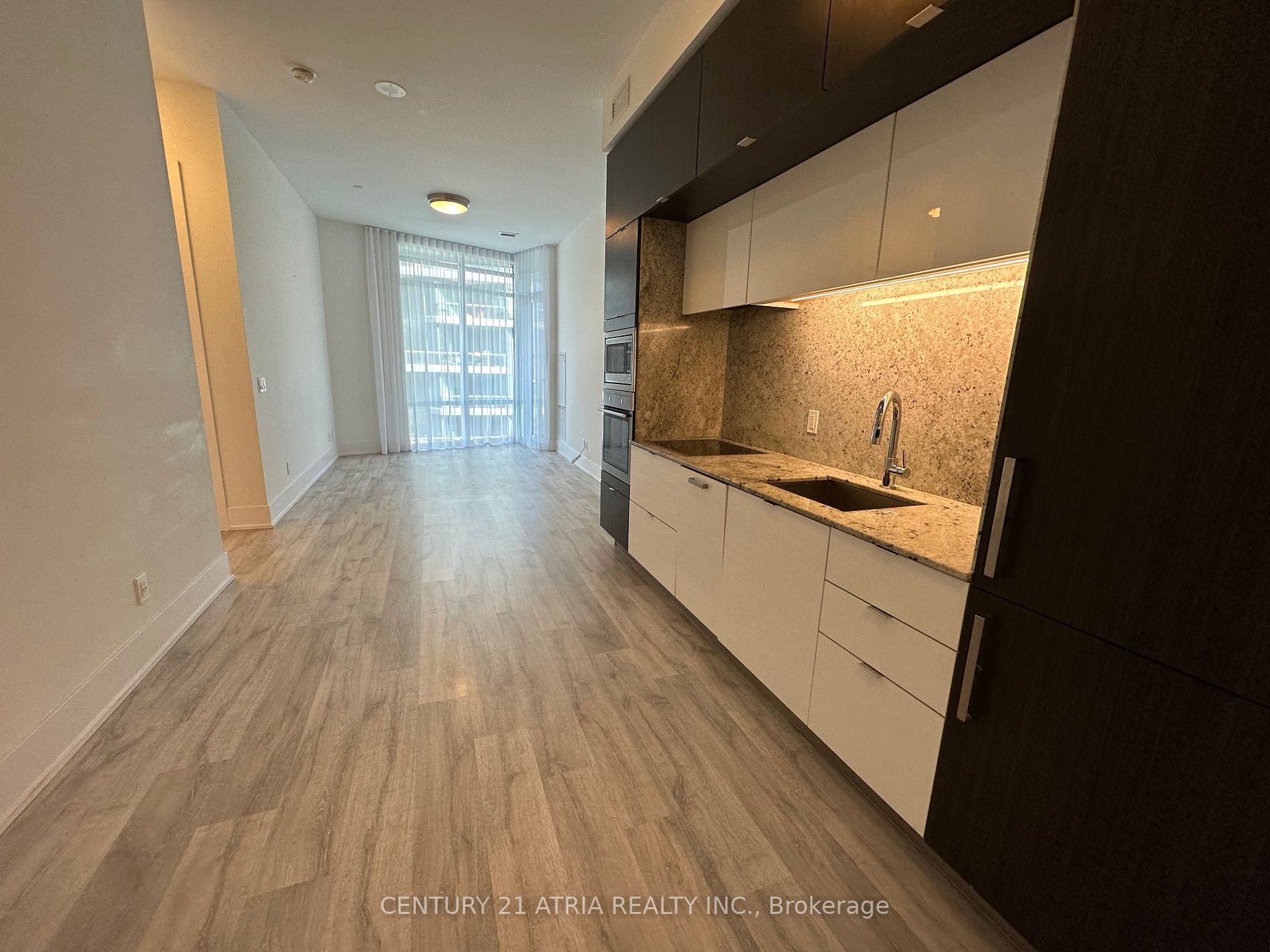 15 Merchants' Wharf 10 Property Photo 11