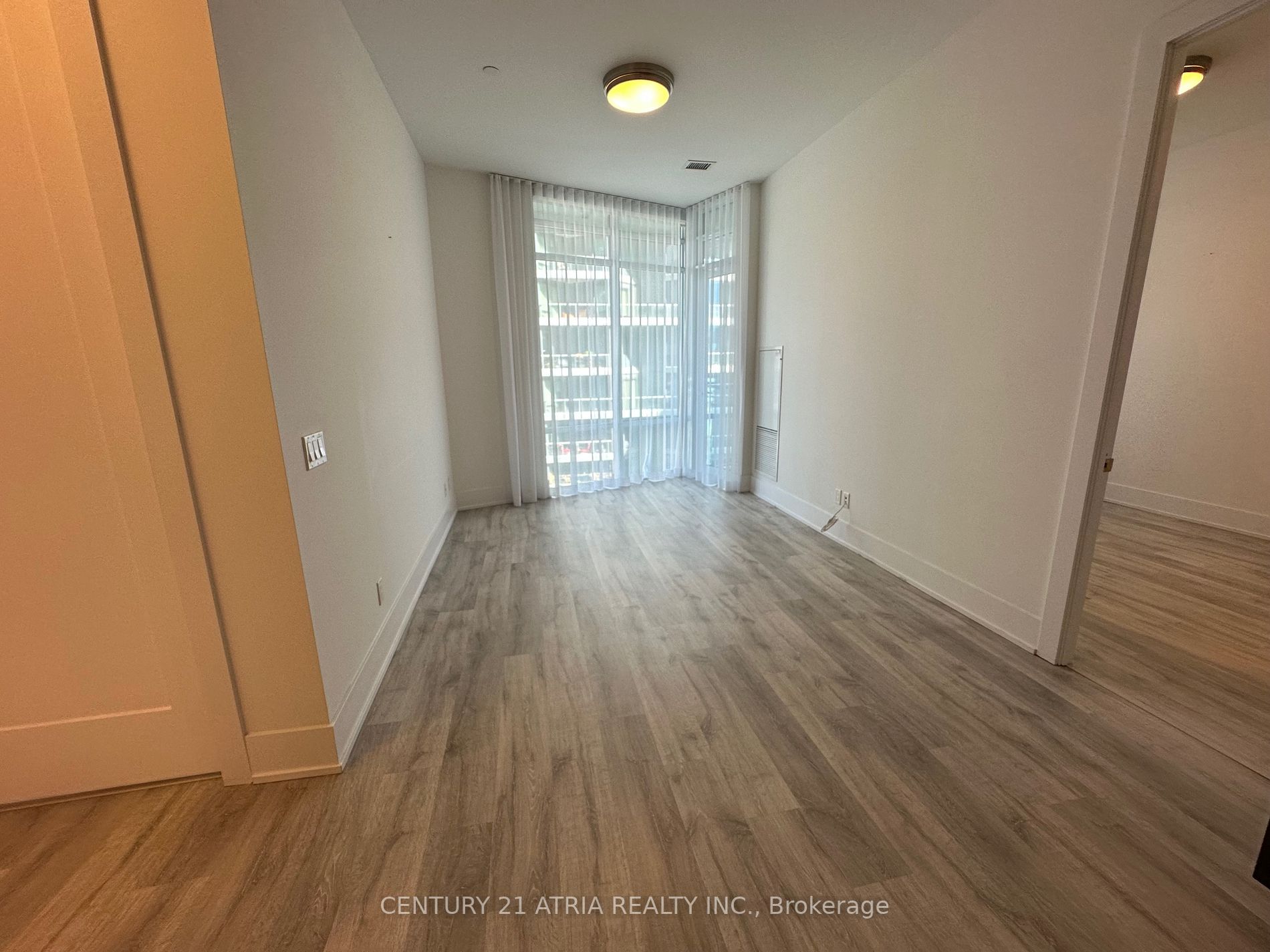 15 Merchants' Wharf 10 Property Photo 13