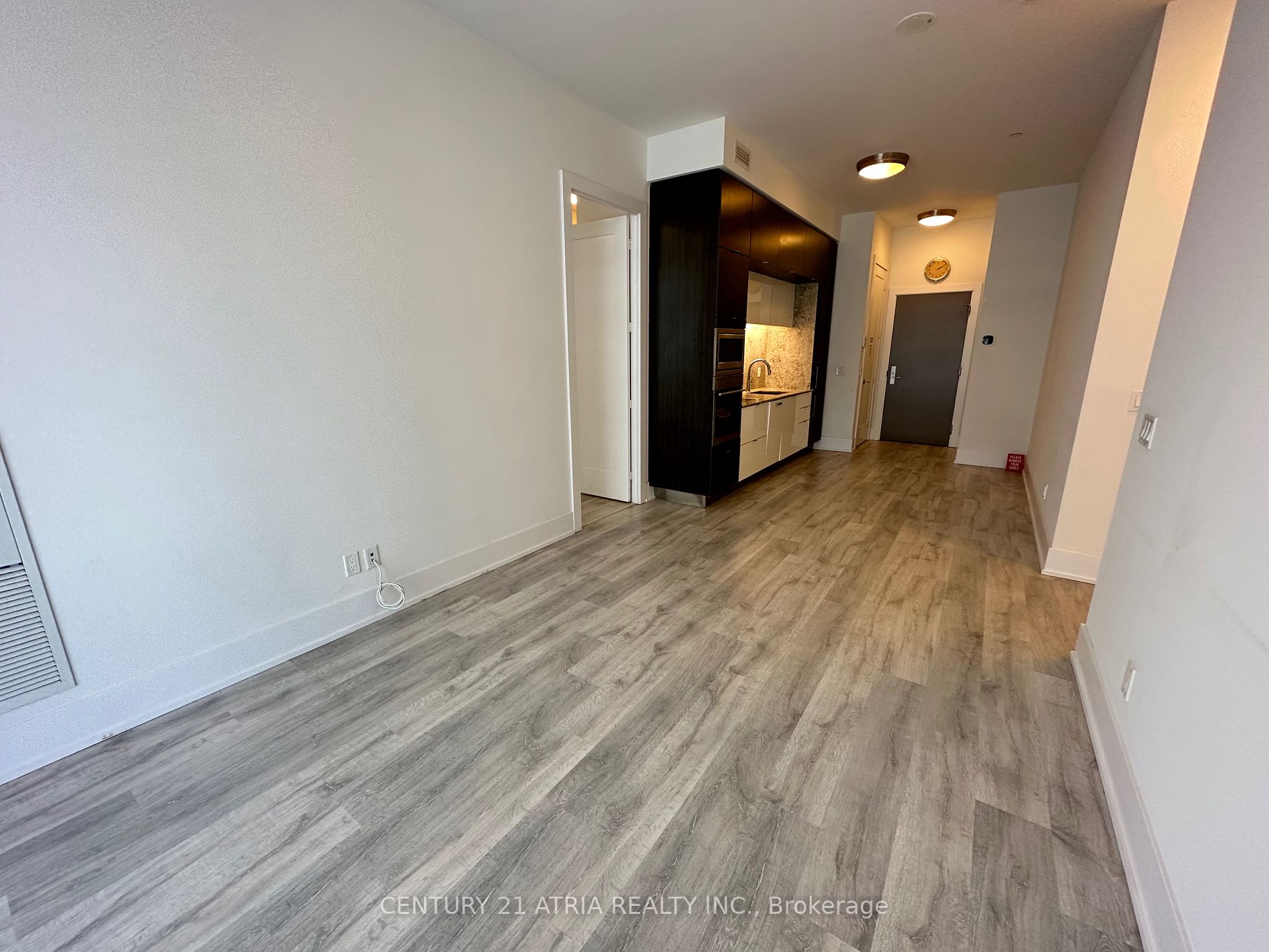 15 Merchants' Wharf 10 Property Photo 14