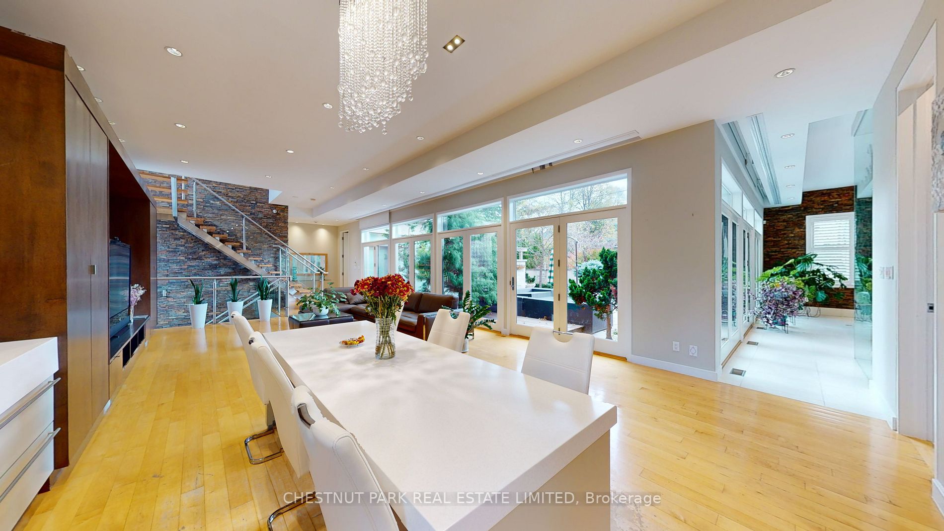 8 Forest Heights Blvd Property Photo 10