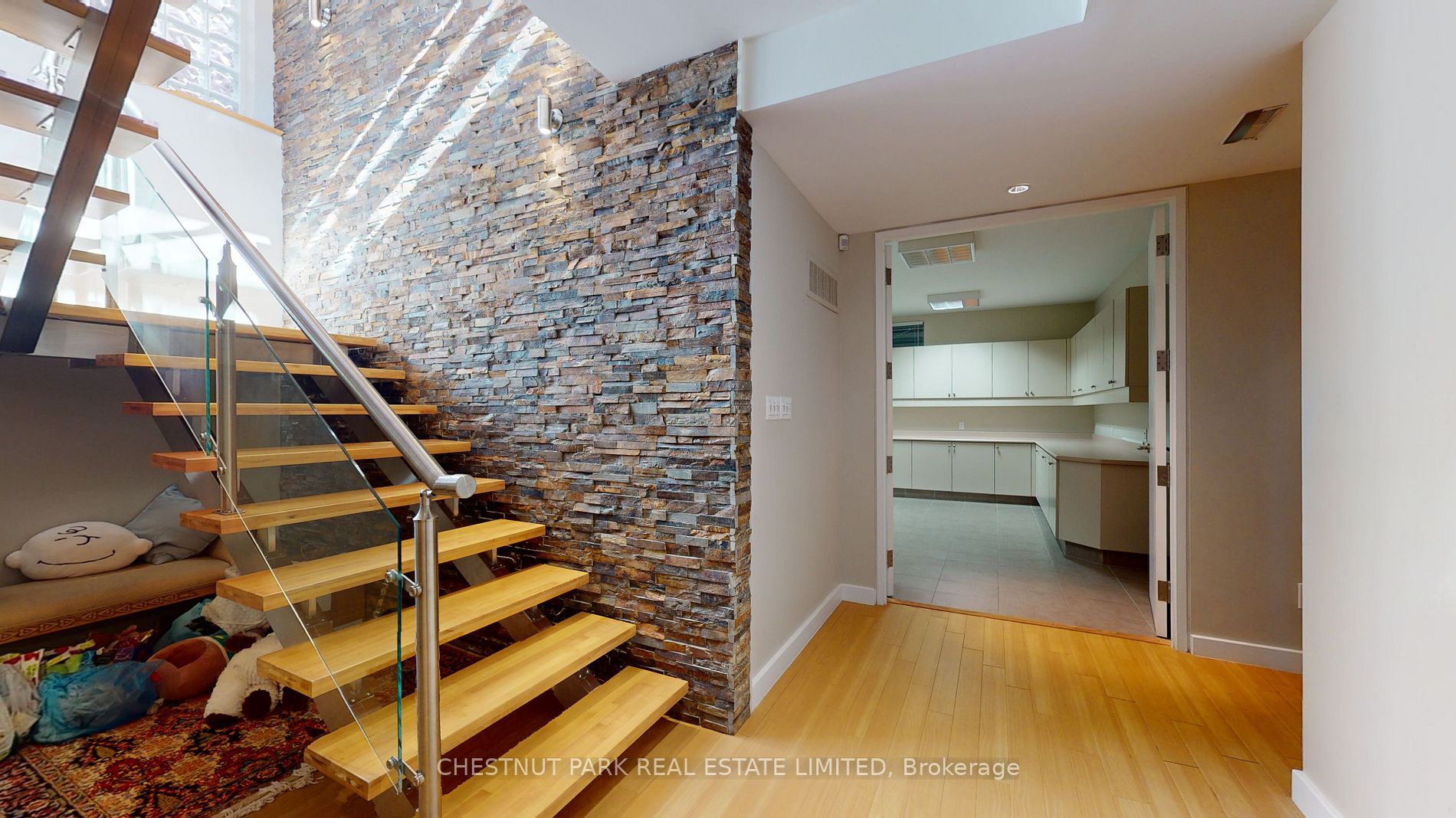 8 Forest Heights Blvd Property Photo 14