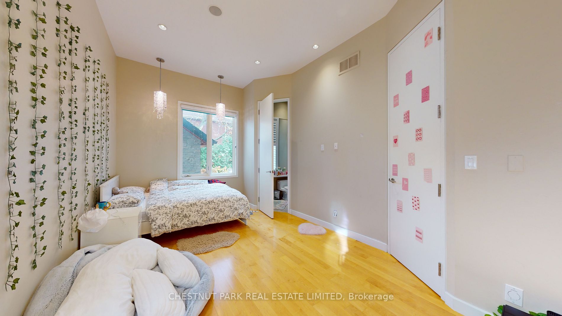 8 Forest Heights Blvd Property Photo 15