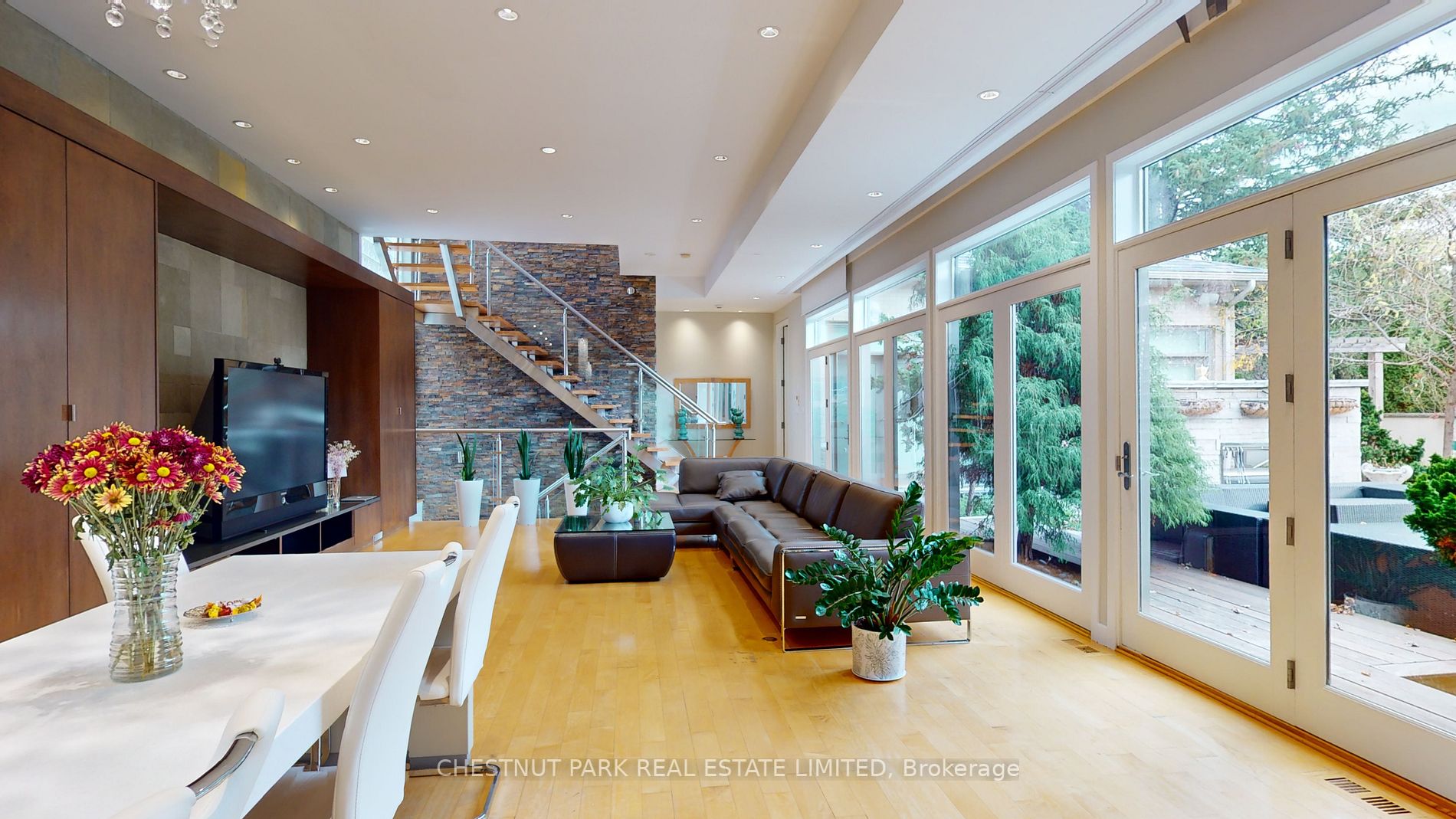 8 Forest Heights Blvd Property Photo 37