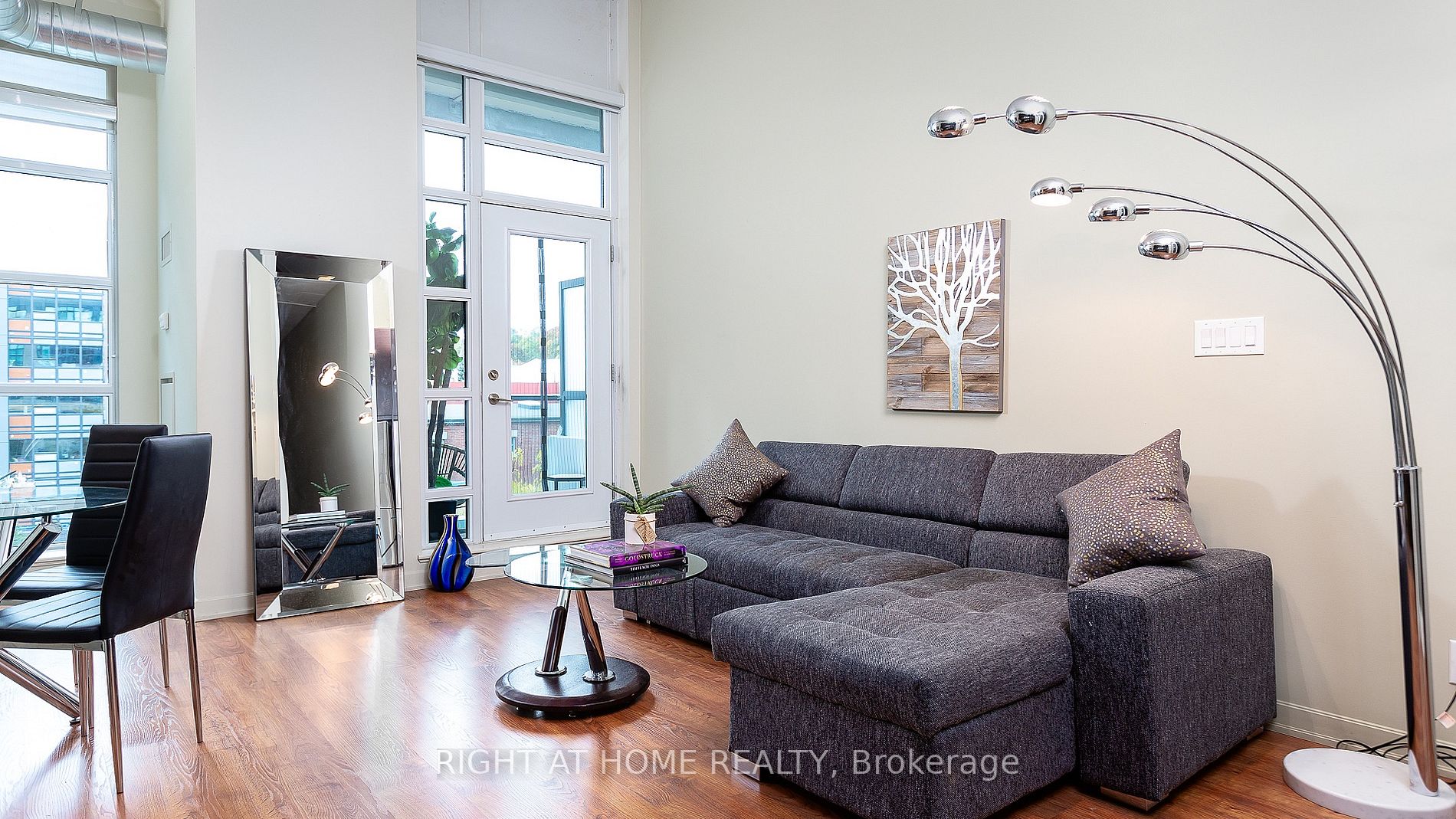 380 Macpherson Ave 314 Property Photo 6