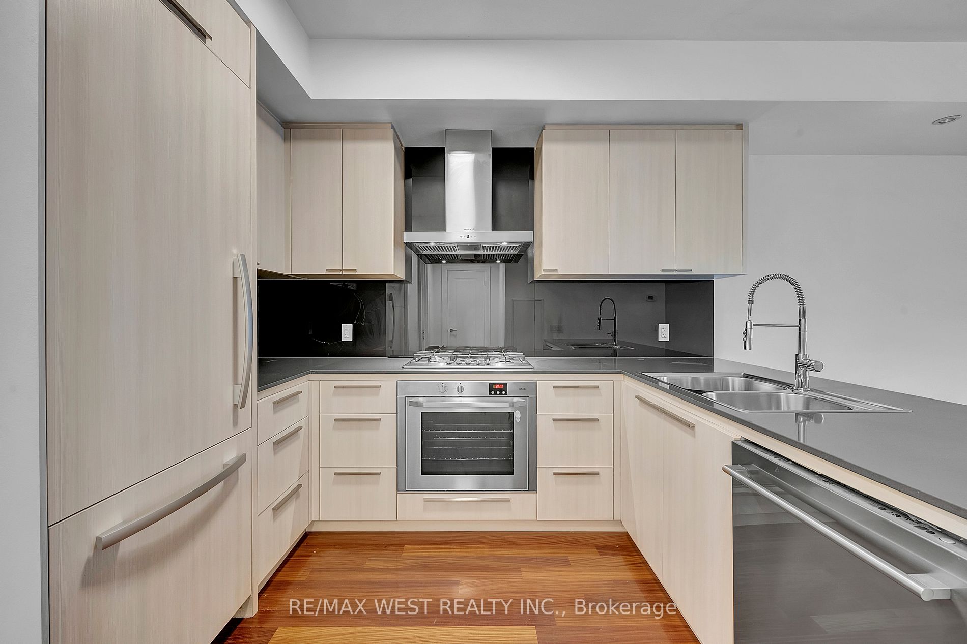 88 Davenport Rd 04 Property Photo 16