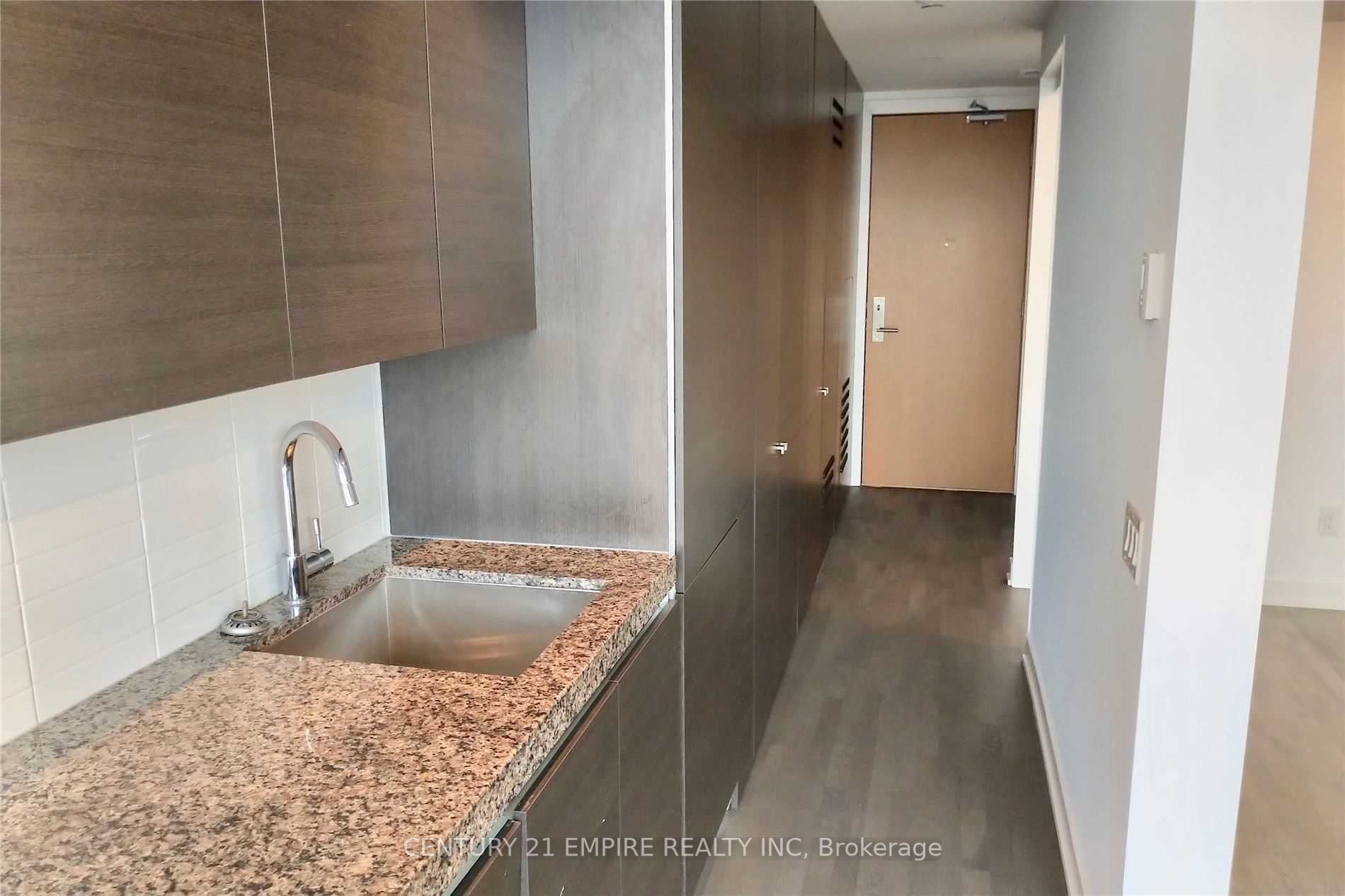 629 King St W 20 Property Photo 4