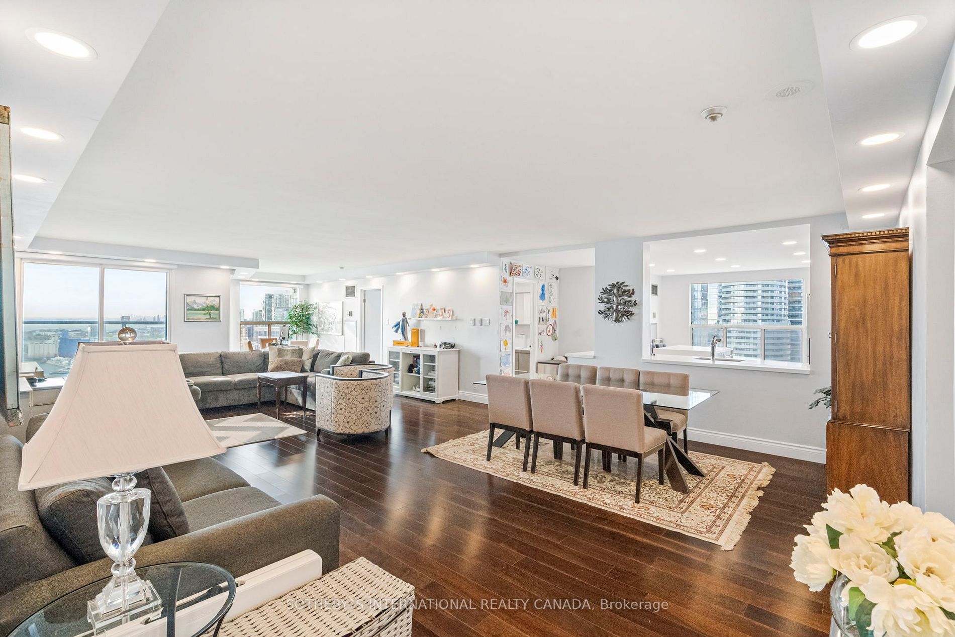 77 Harbour Sq 20 Property Photo 2