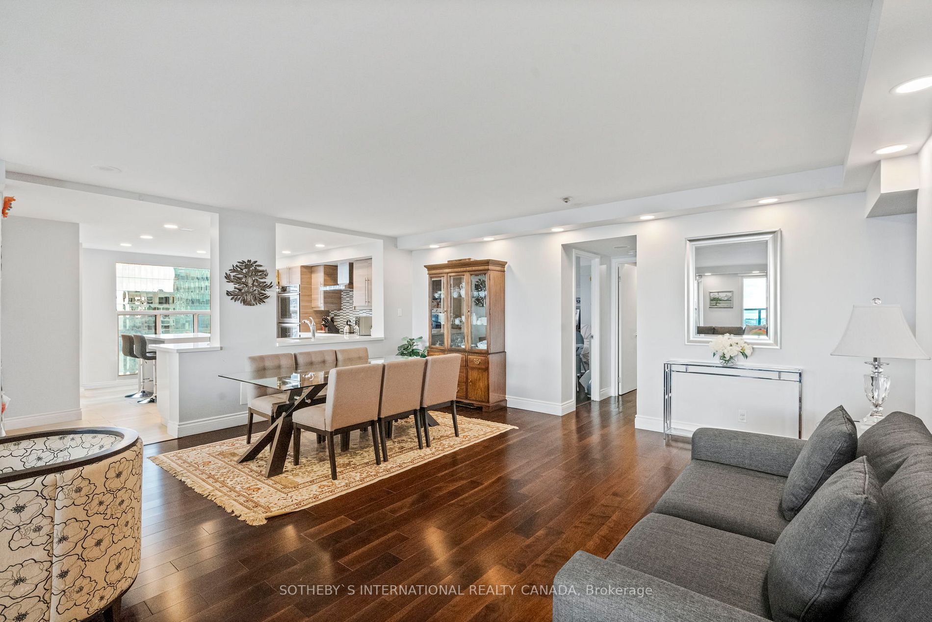 77 Harbour Sq 20 Property Photo 4