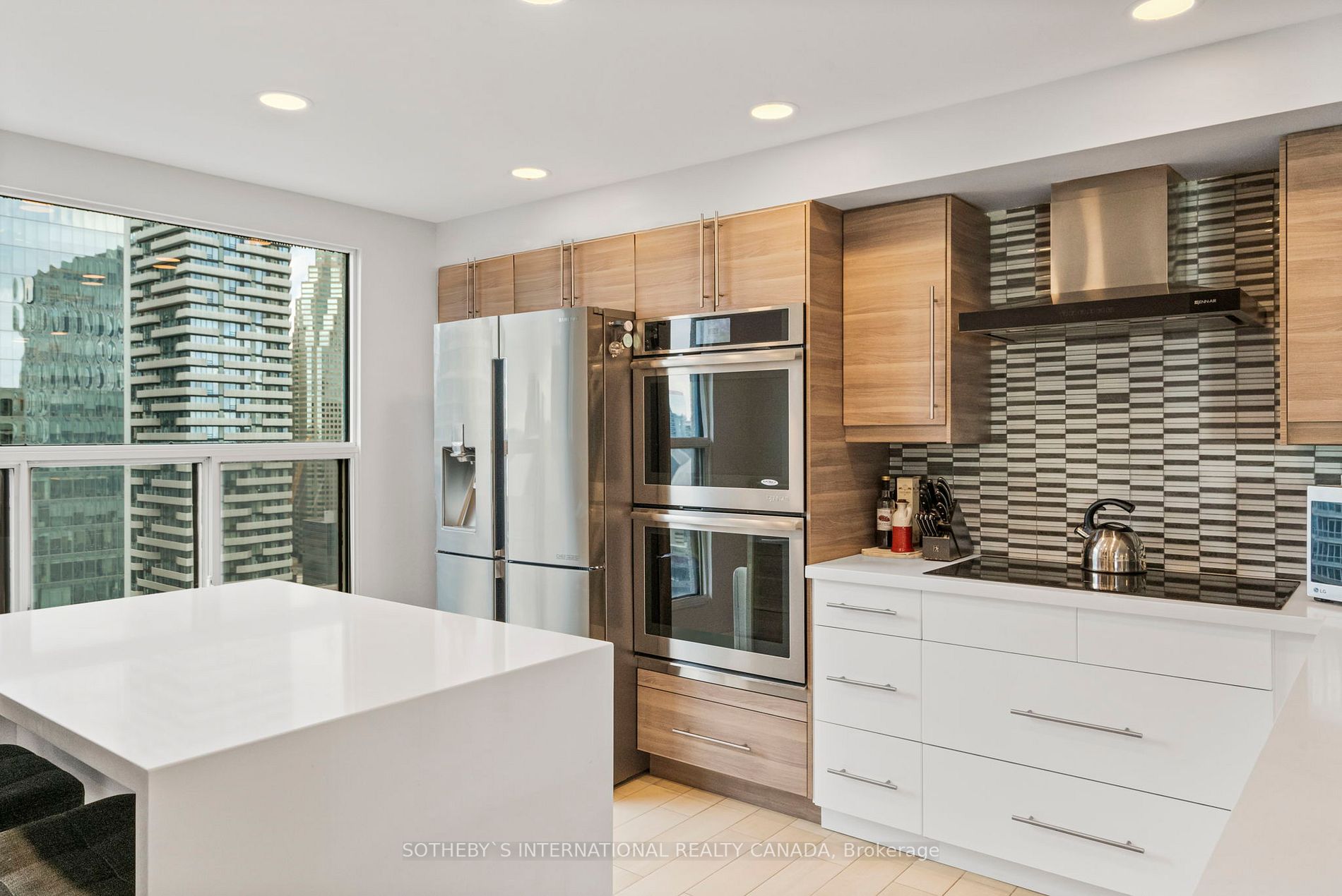 77 Harbour Sq 20 Property Photo 6
