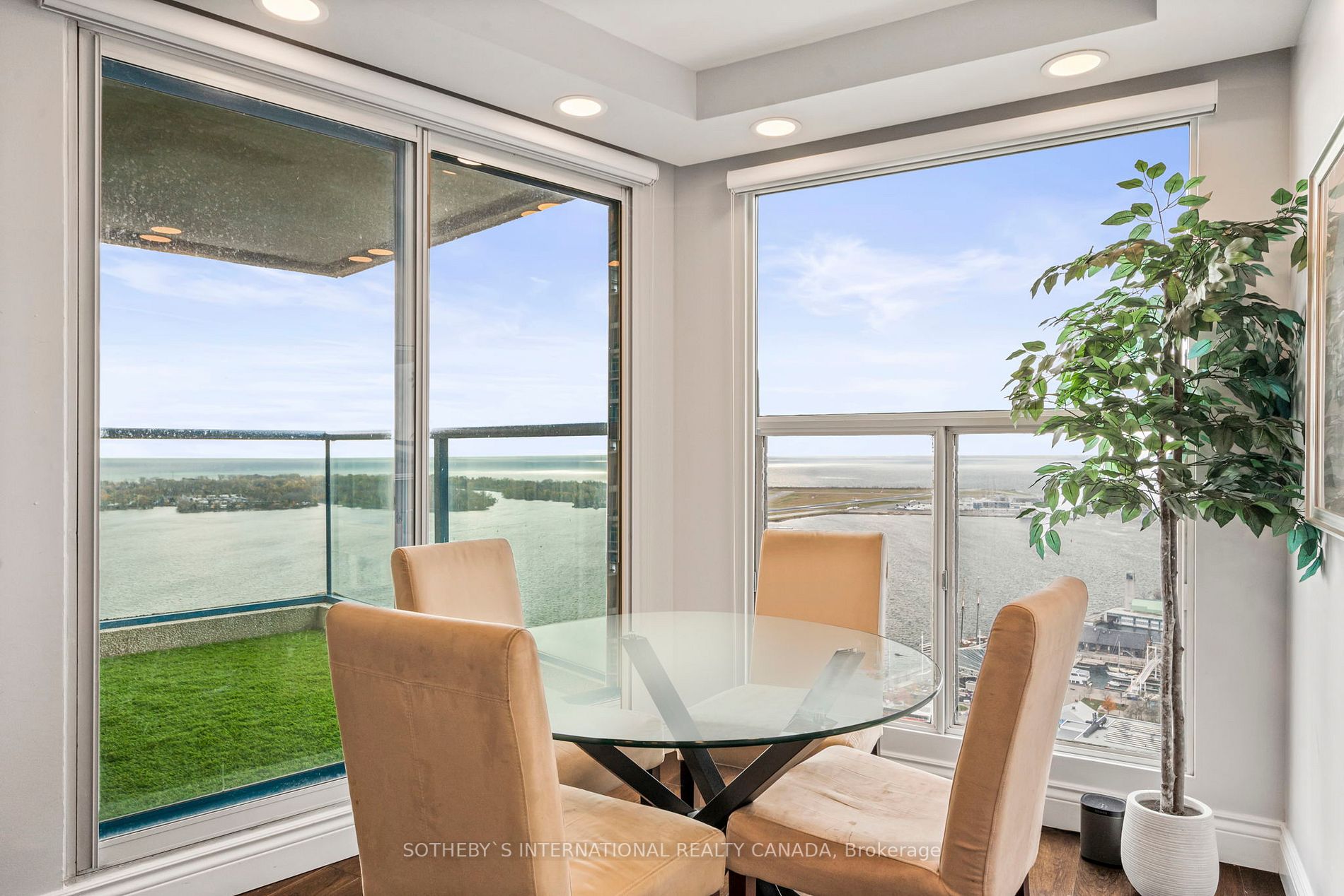 77 Harbour Sq 20 Property Photo 9
