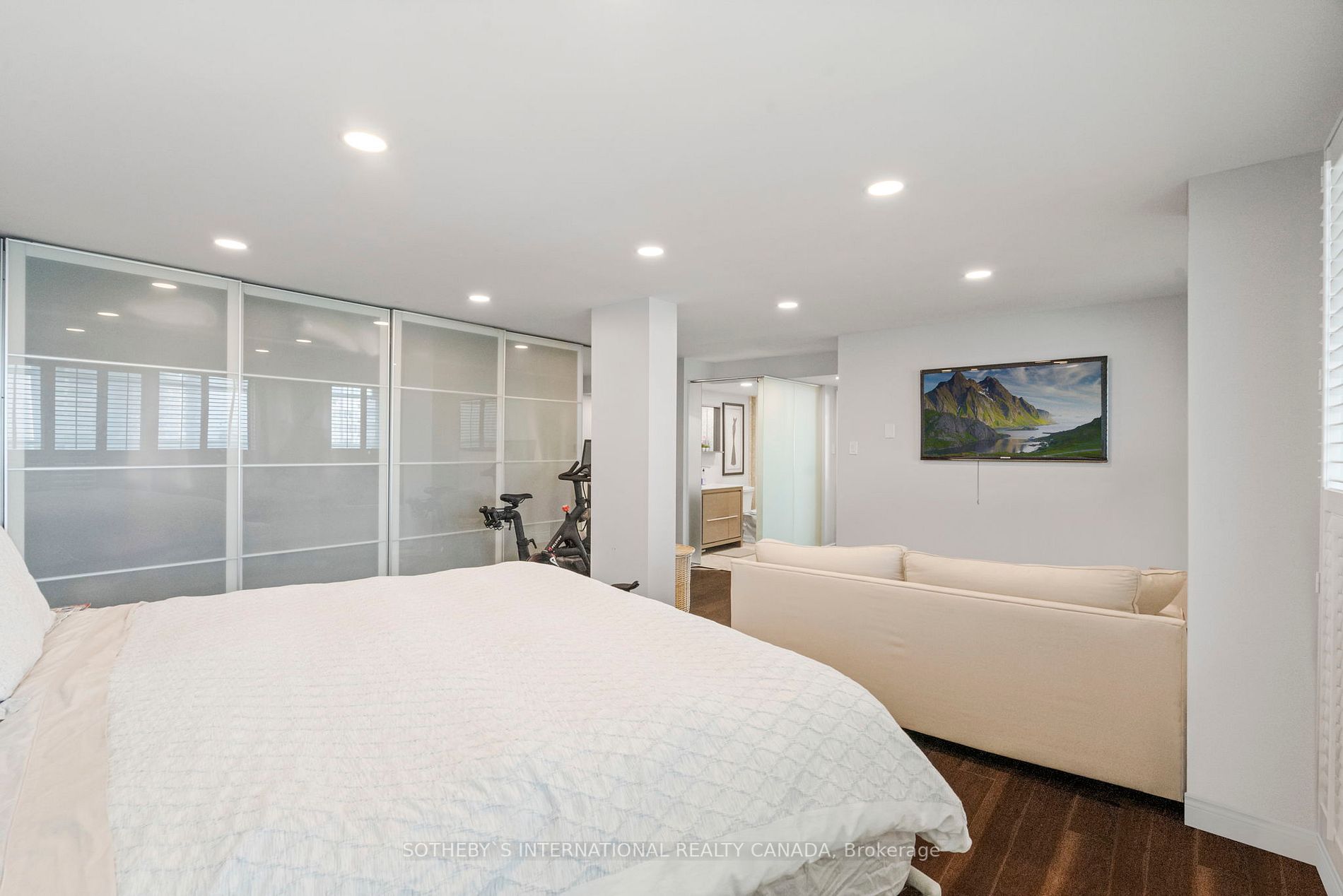 77 Harbour Sq 20 Property Photo 10