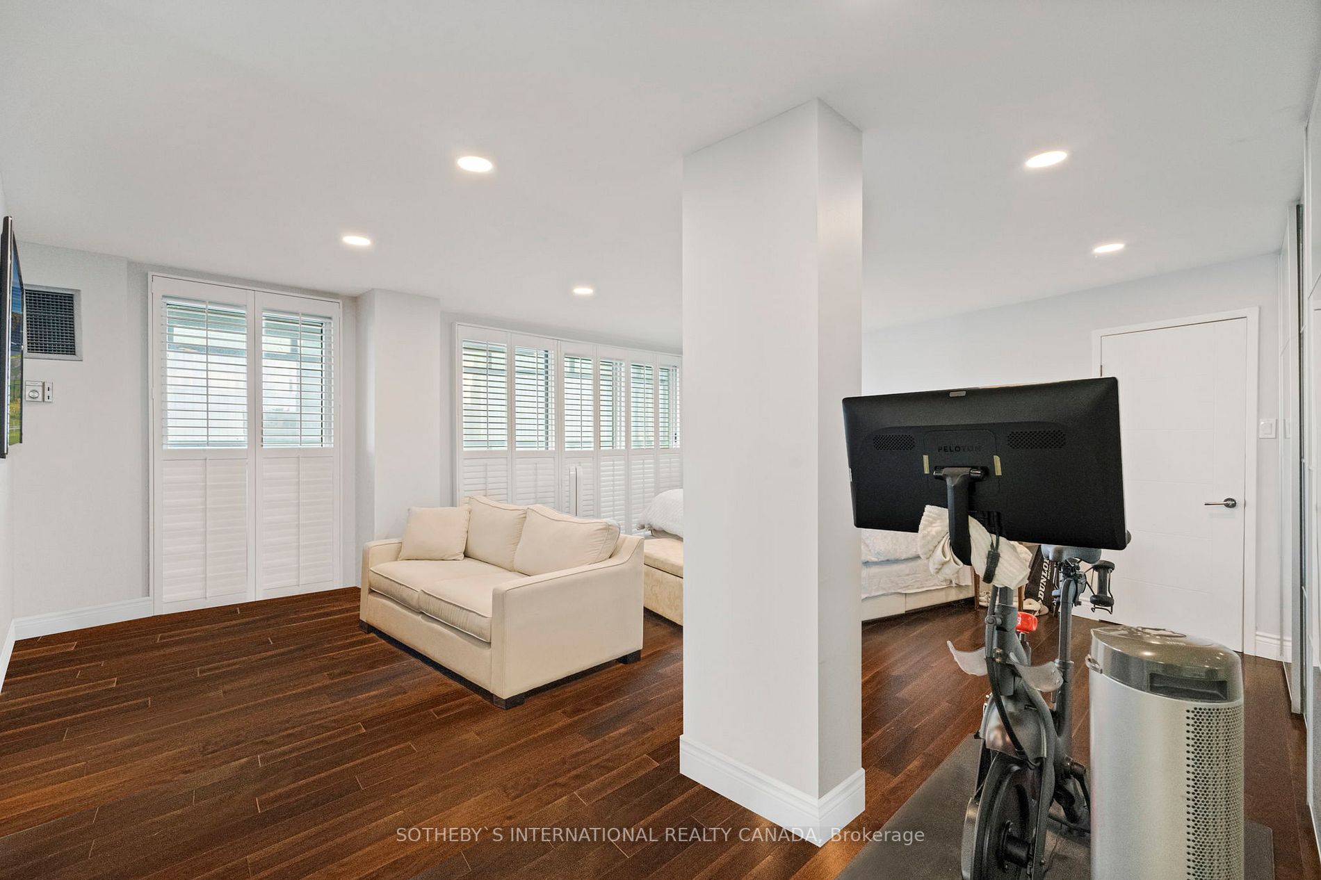 77 Harbour Sq 20 Property Photo 11