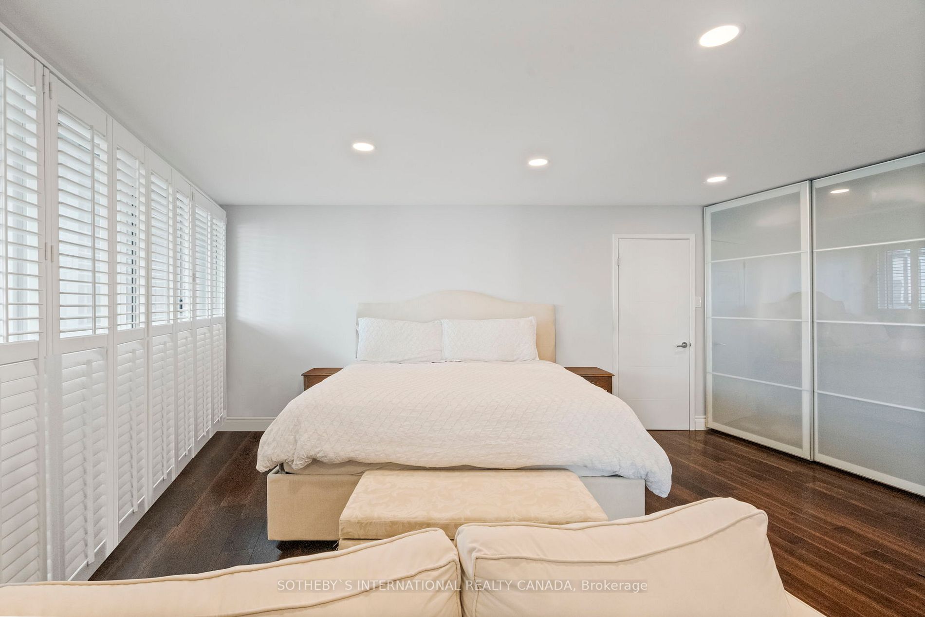 77 Harbour Sq 20 Property Photo 12