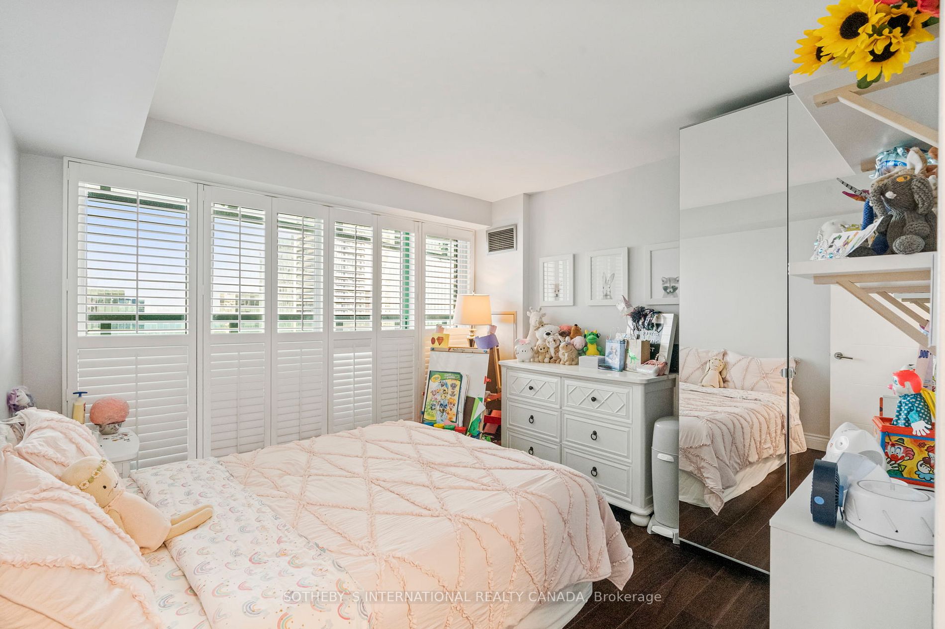 77 Harbour Sq 20 Property Photo 17