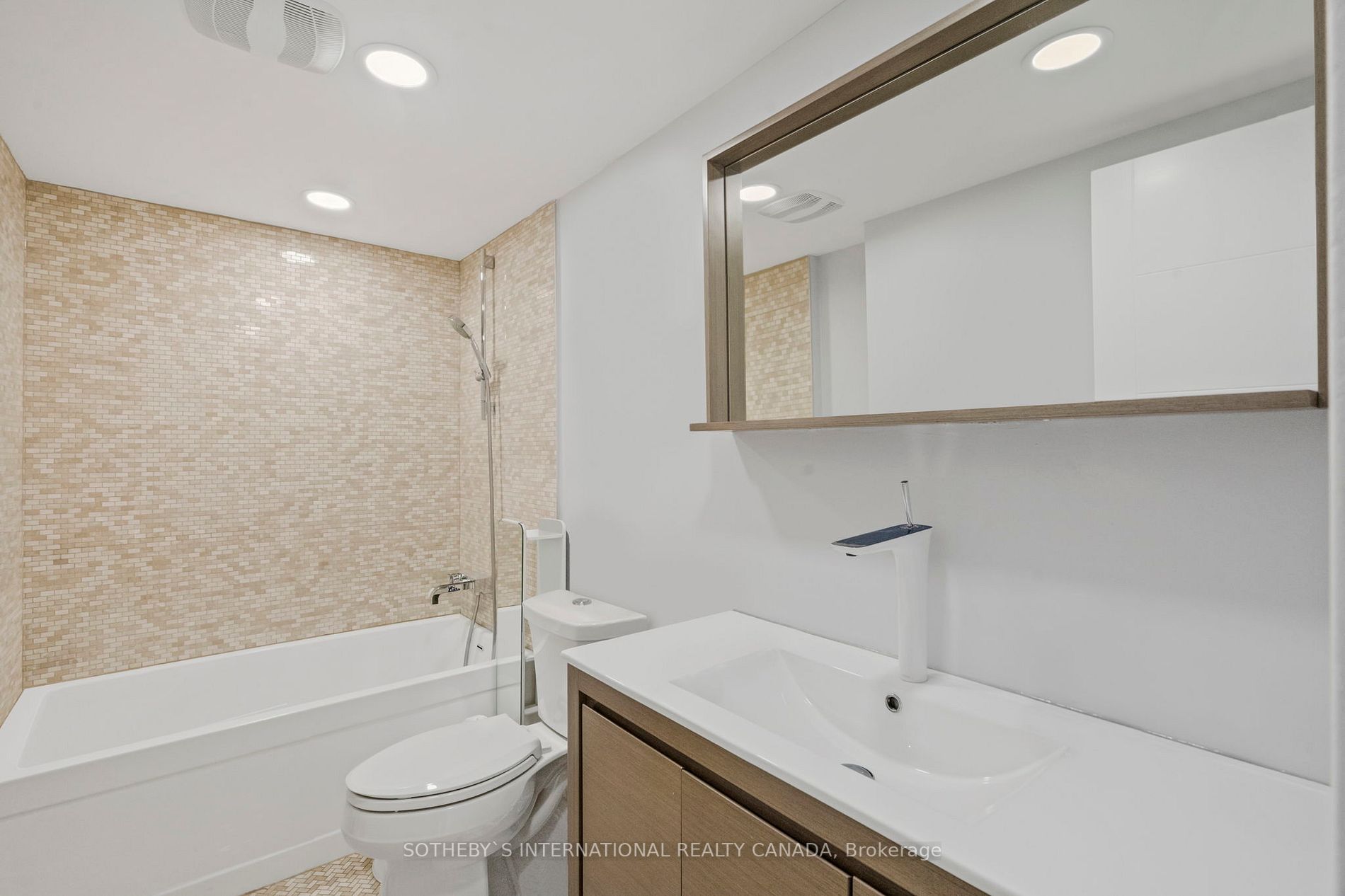77 Harbour Sq 20 Property Photo 18