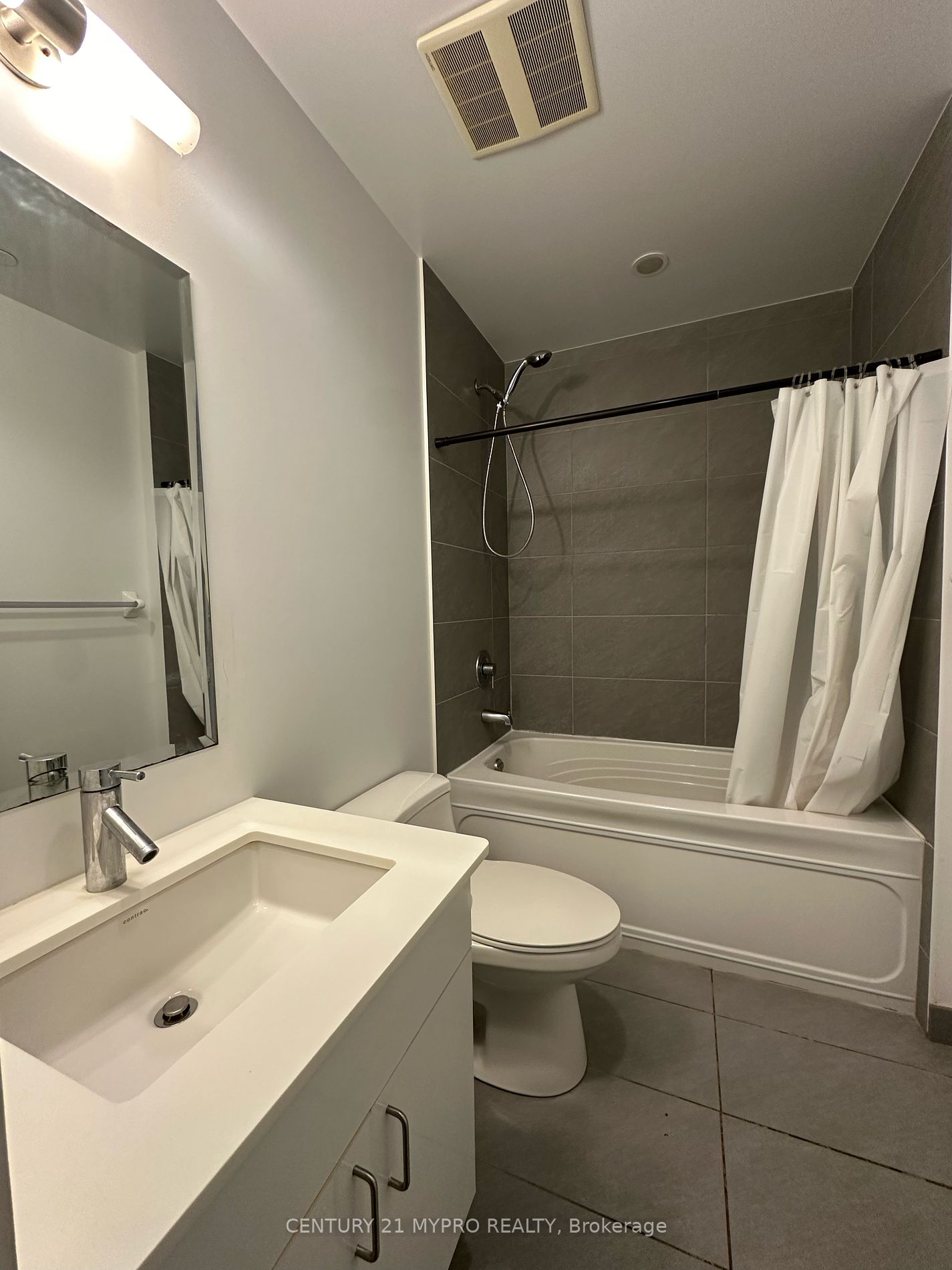426 University Ave 05 Property Photo 7