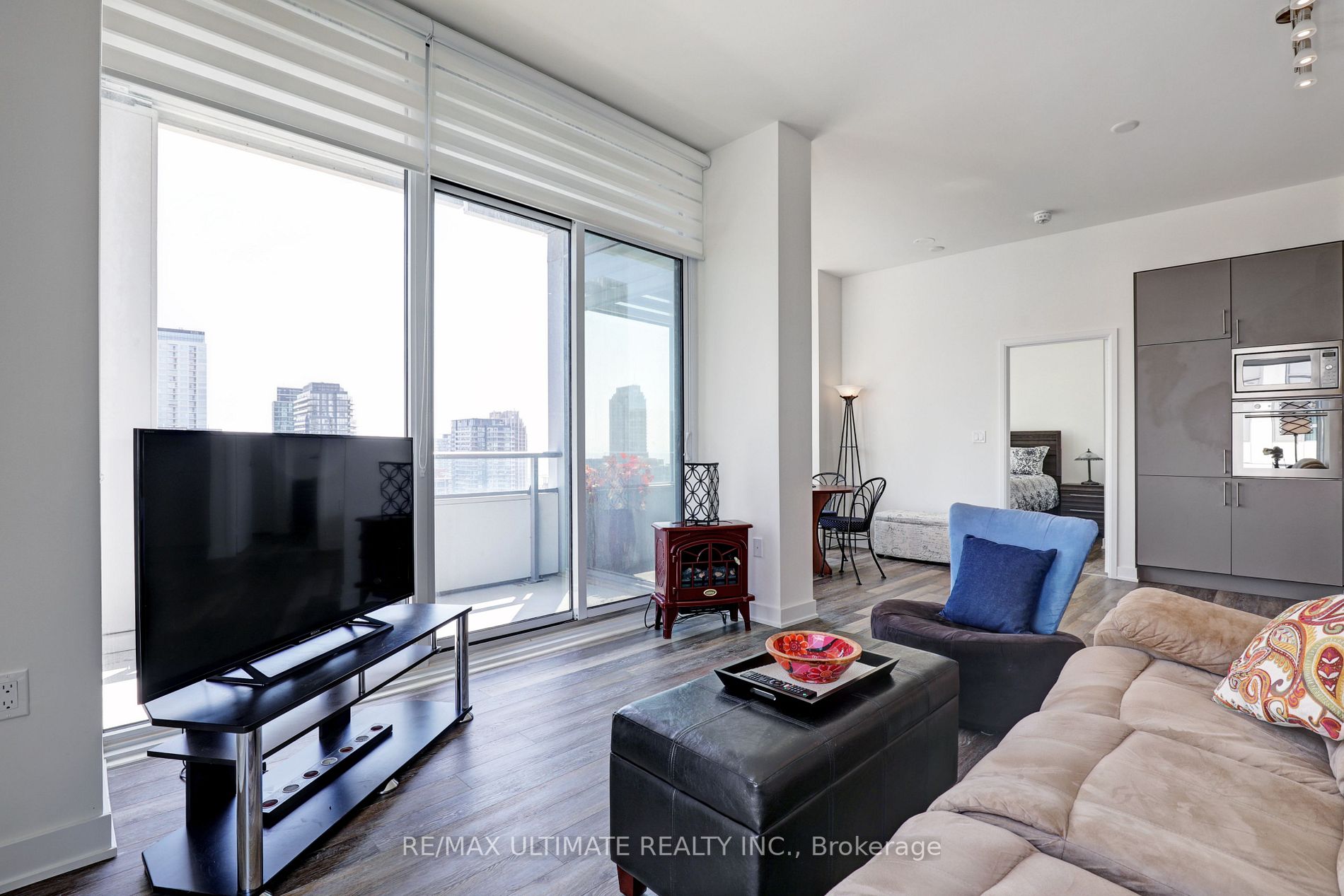 27 Bathurst St 02 Property Photo 3