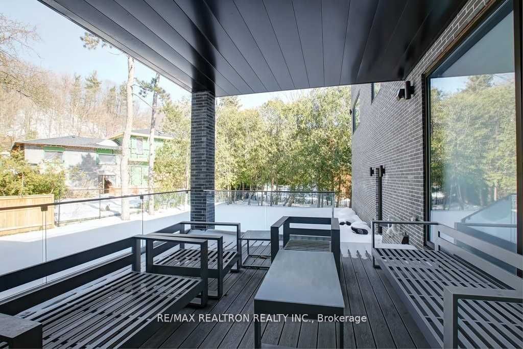 18 Green Valley Rd Property Photo 12
