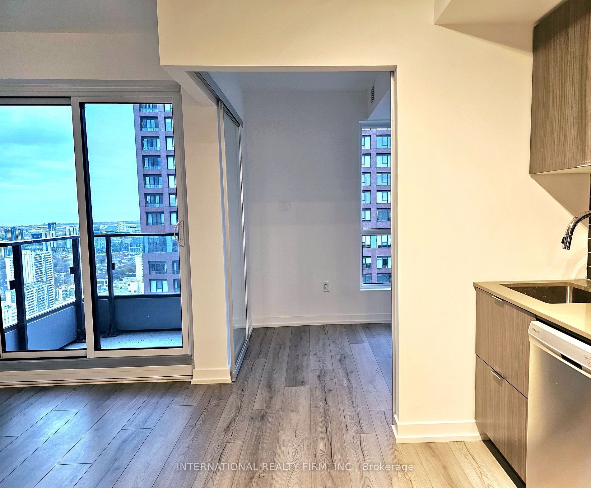 395 Bloor St N 24 Property Photo 15