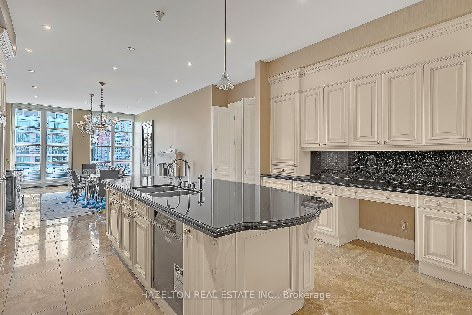 118 Yorkville Ave 1 Property Photo 7