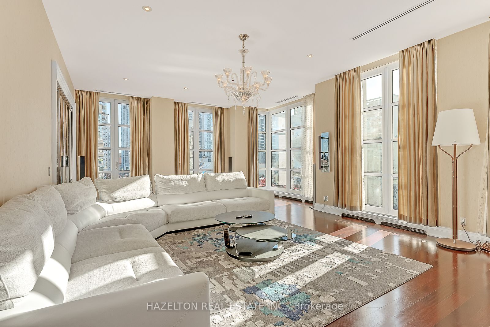 118 Yorkville Ave 1 Property Photo 12