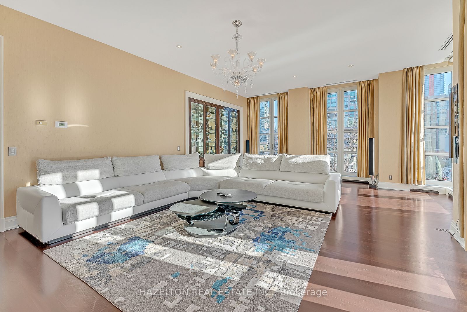 118 Yorkville Ave 1 Property Photo 13