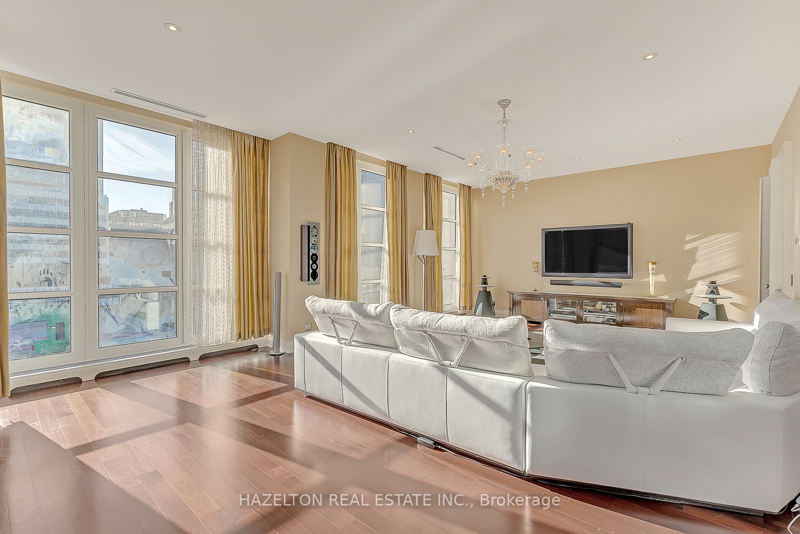 118 Yorkville Ave 1 Property Photo 14
