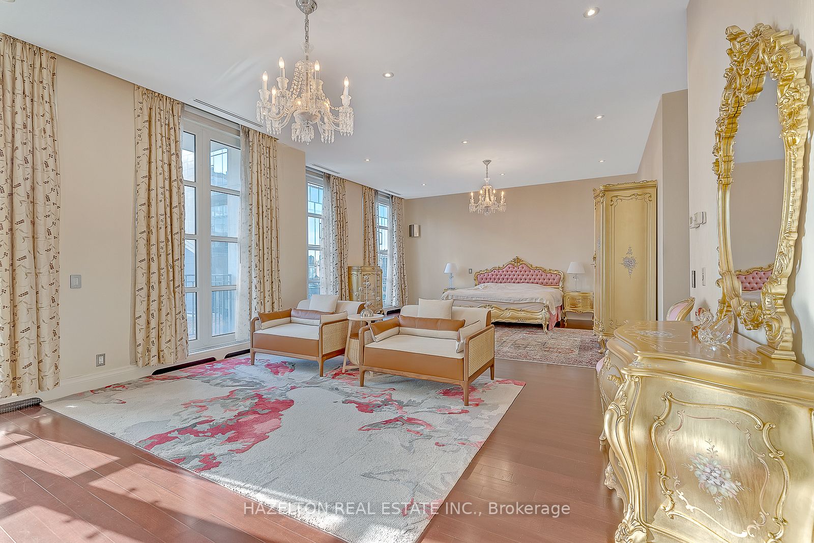 118 Yorkville Ave 1 Property Photo 19