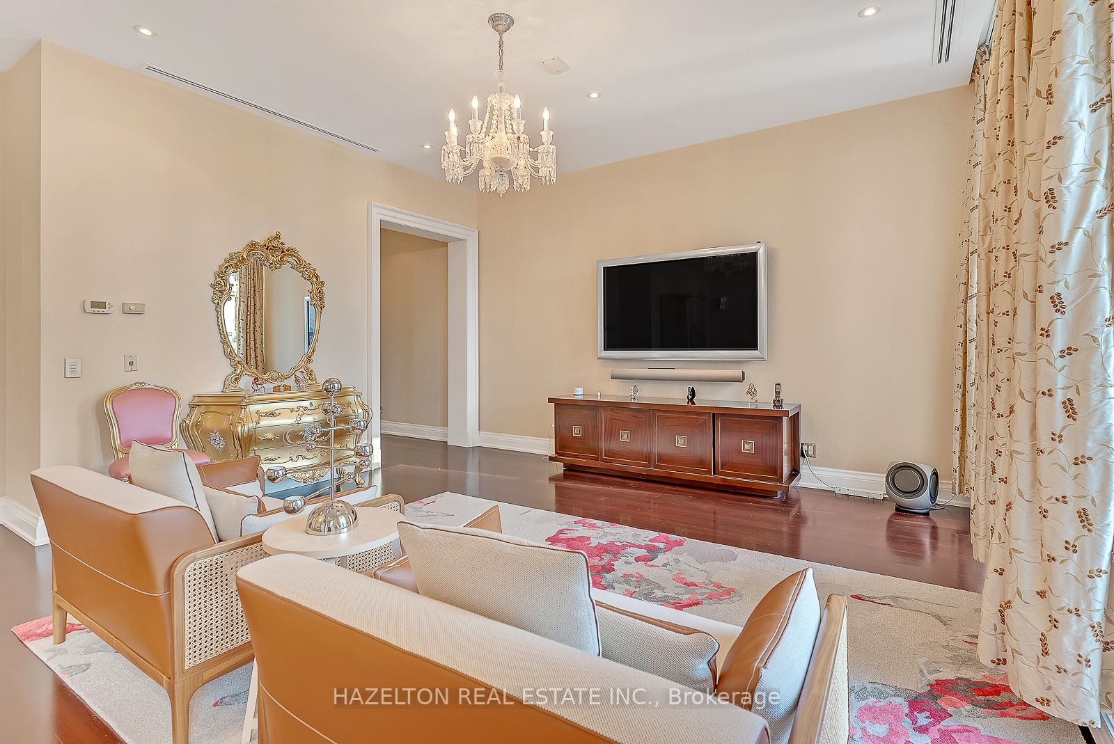 118 Yorkville Ave 1 Property Photo 21