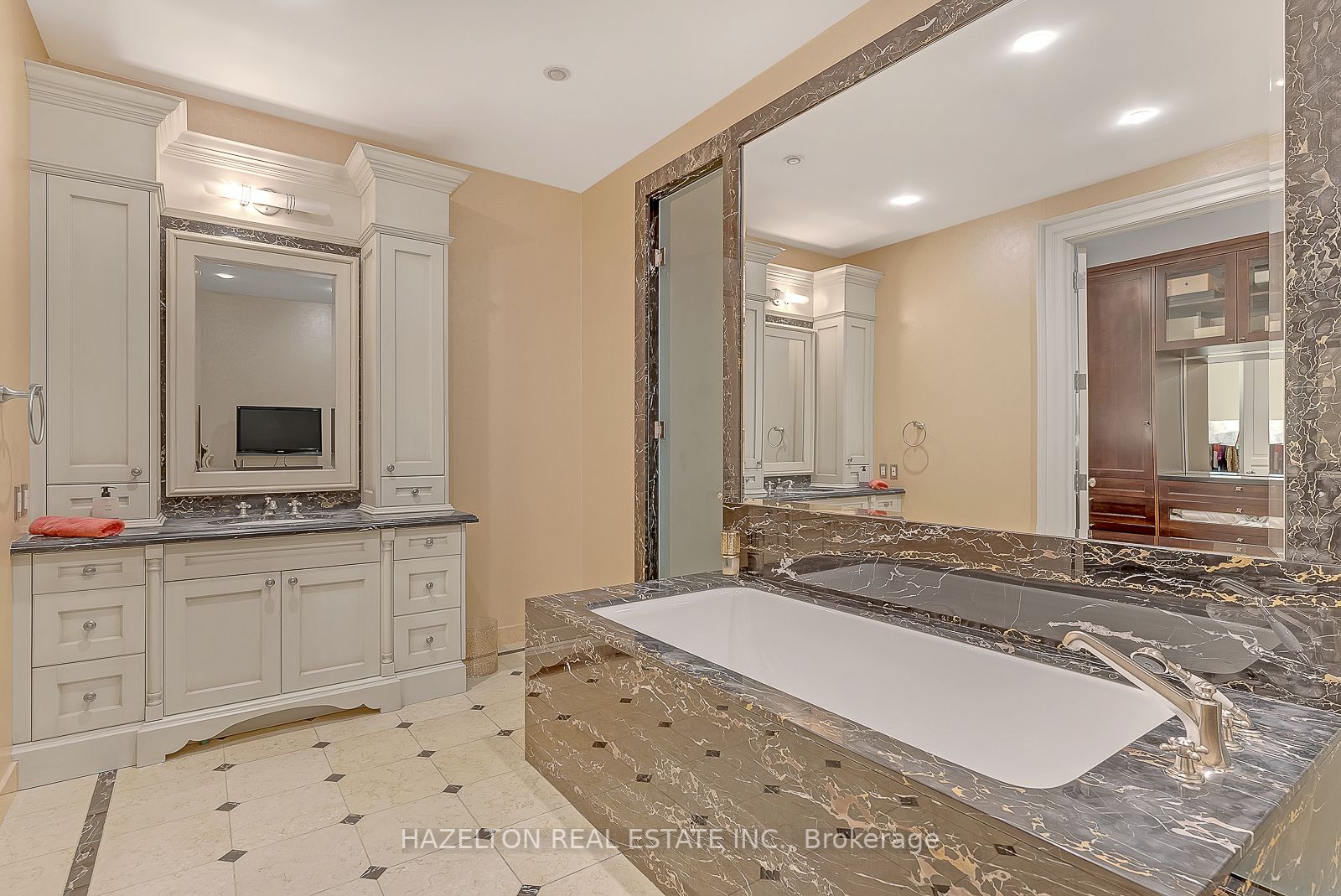 118 Yorkville Ave 1 Property Photo 26